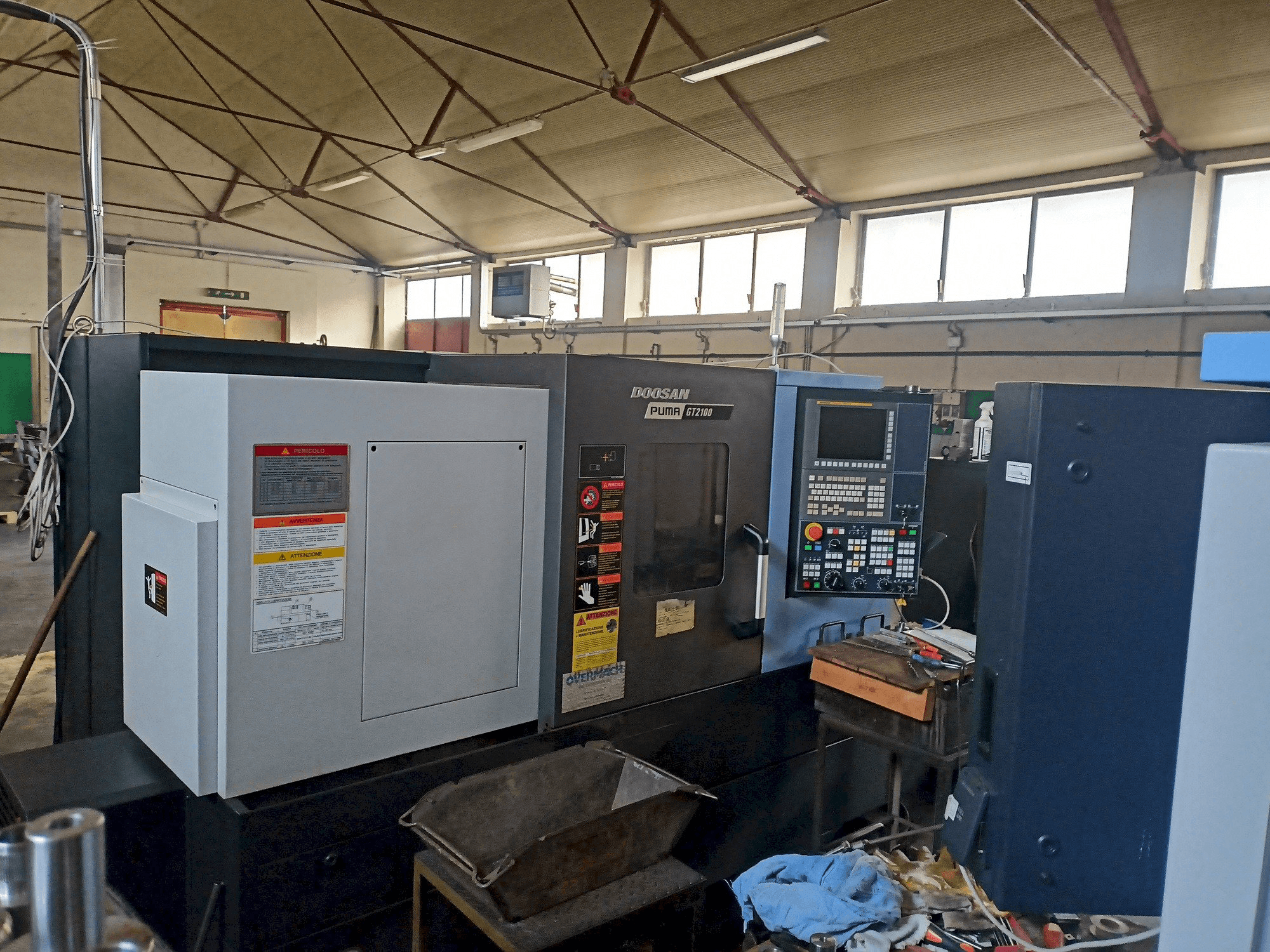 Vooraanzicht van DOOSAN Puma GT2100 machine