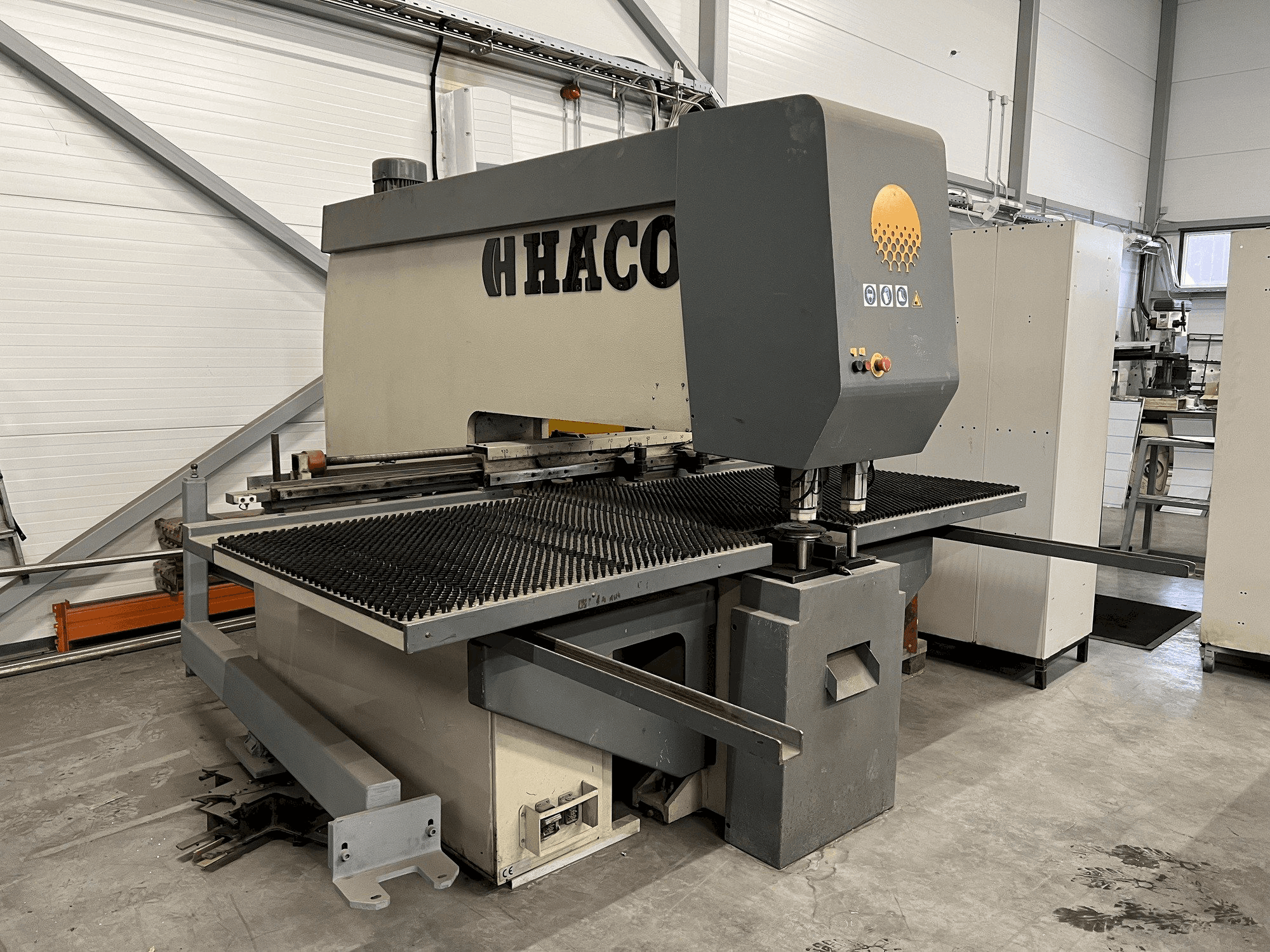 Vooraanzicht van HACO PM 310V-3 machine