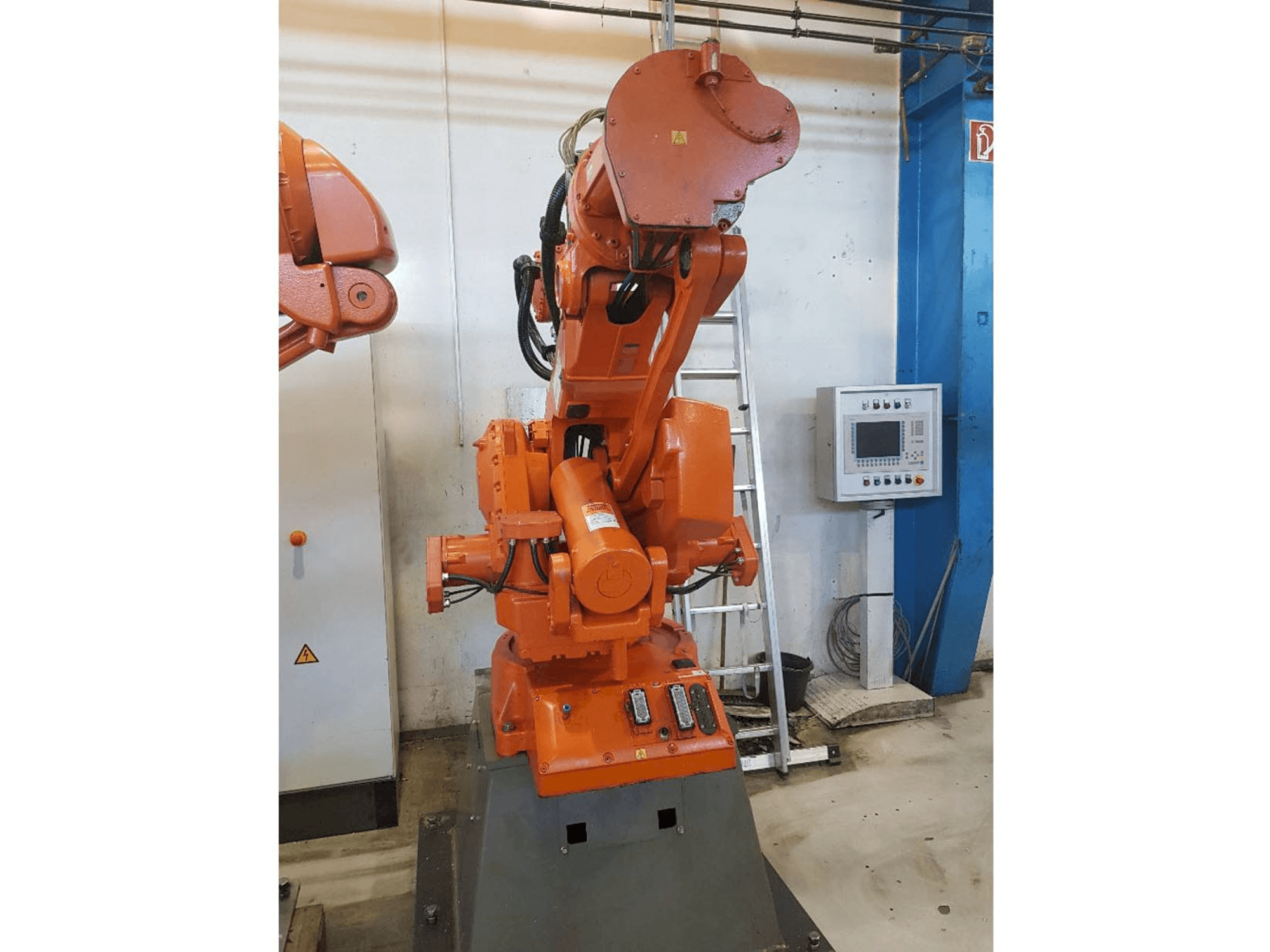 Vooraanzicht van ABB IRB 6400 RM 2000 machine