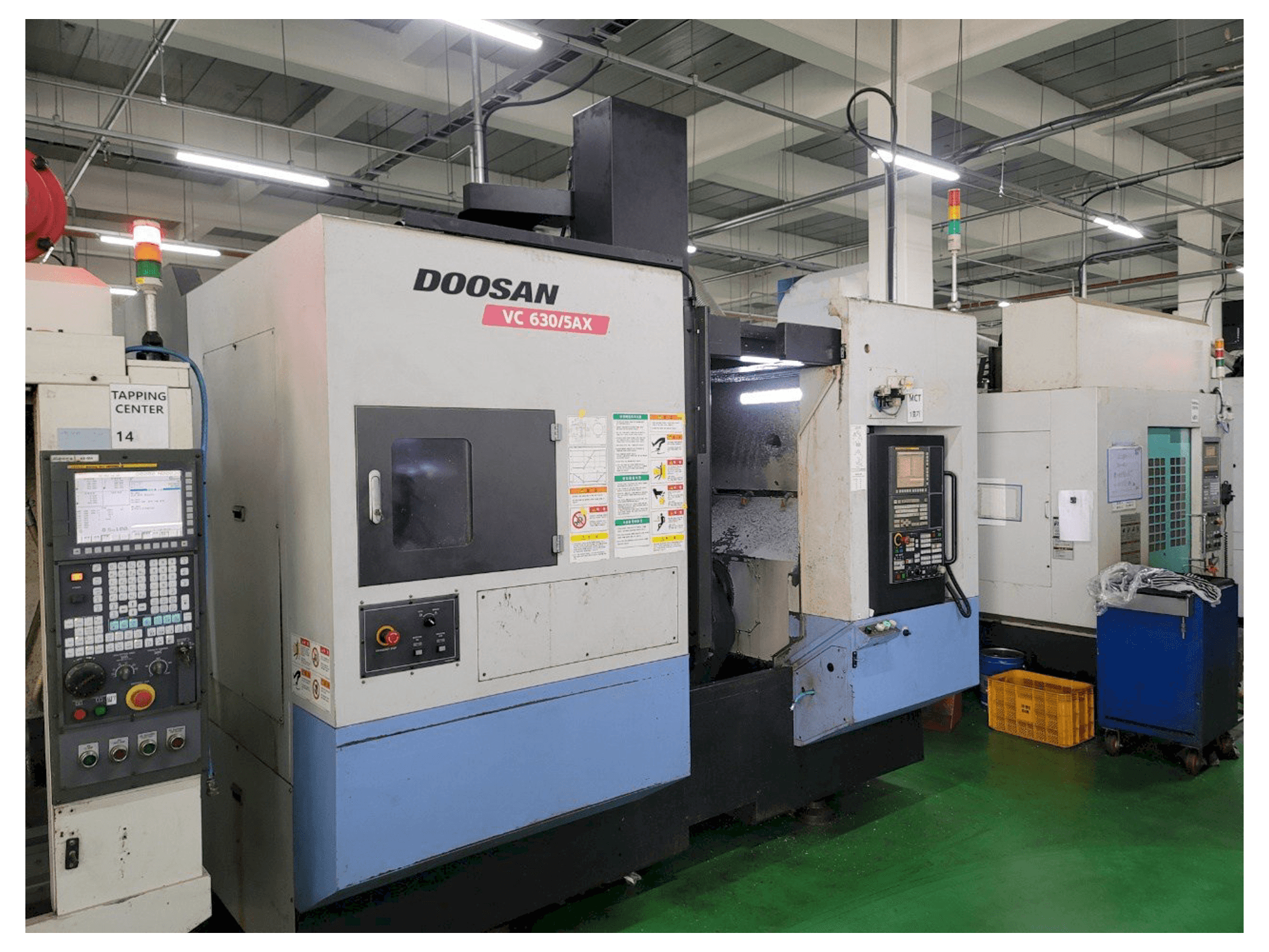 Vooraanzicht van Doosan VC 630/5AX machine
