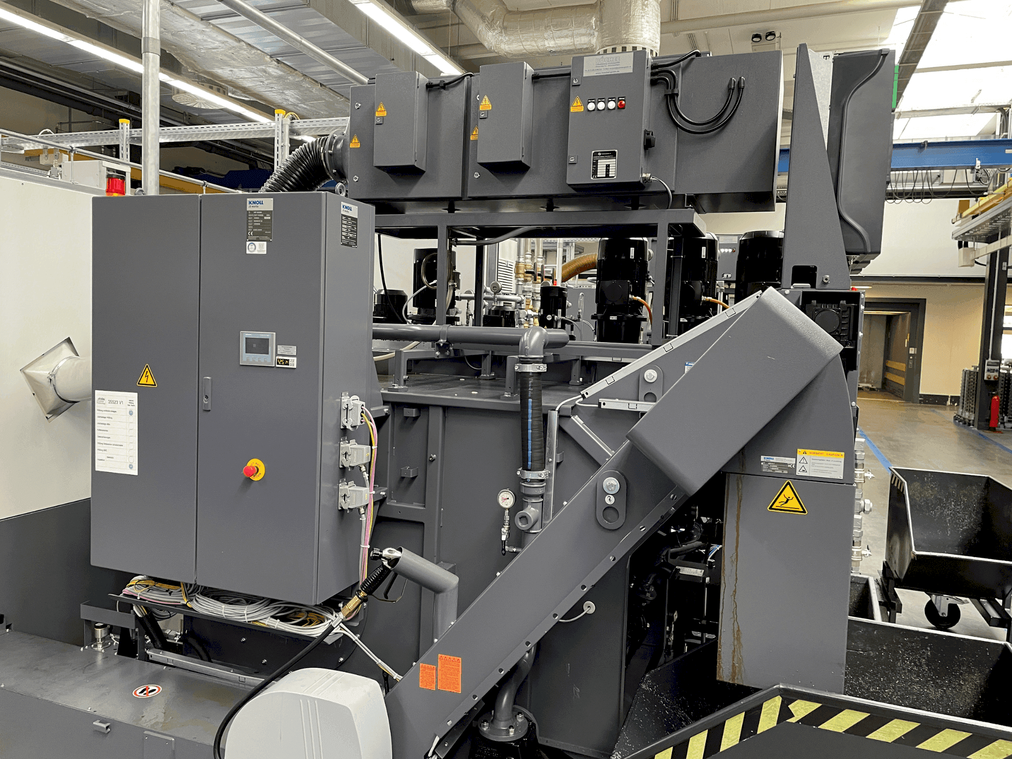 Vooraanzicht van KNOLL KF 400/3400 machine