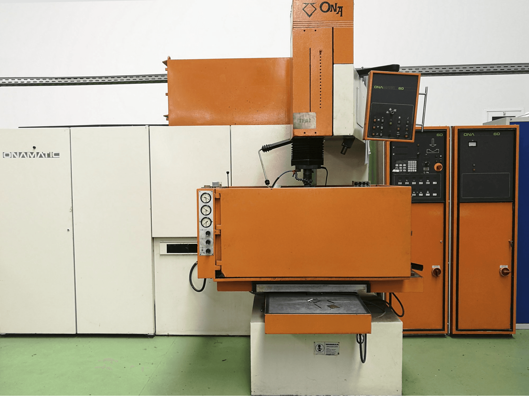Vooraanzicht van ONA ONAMATIC 520 machine