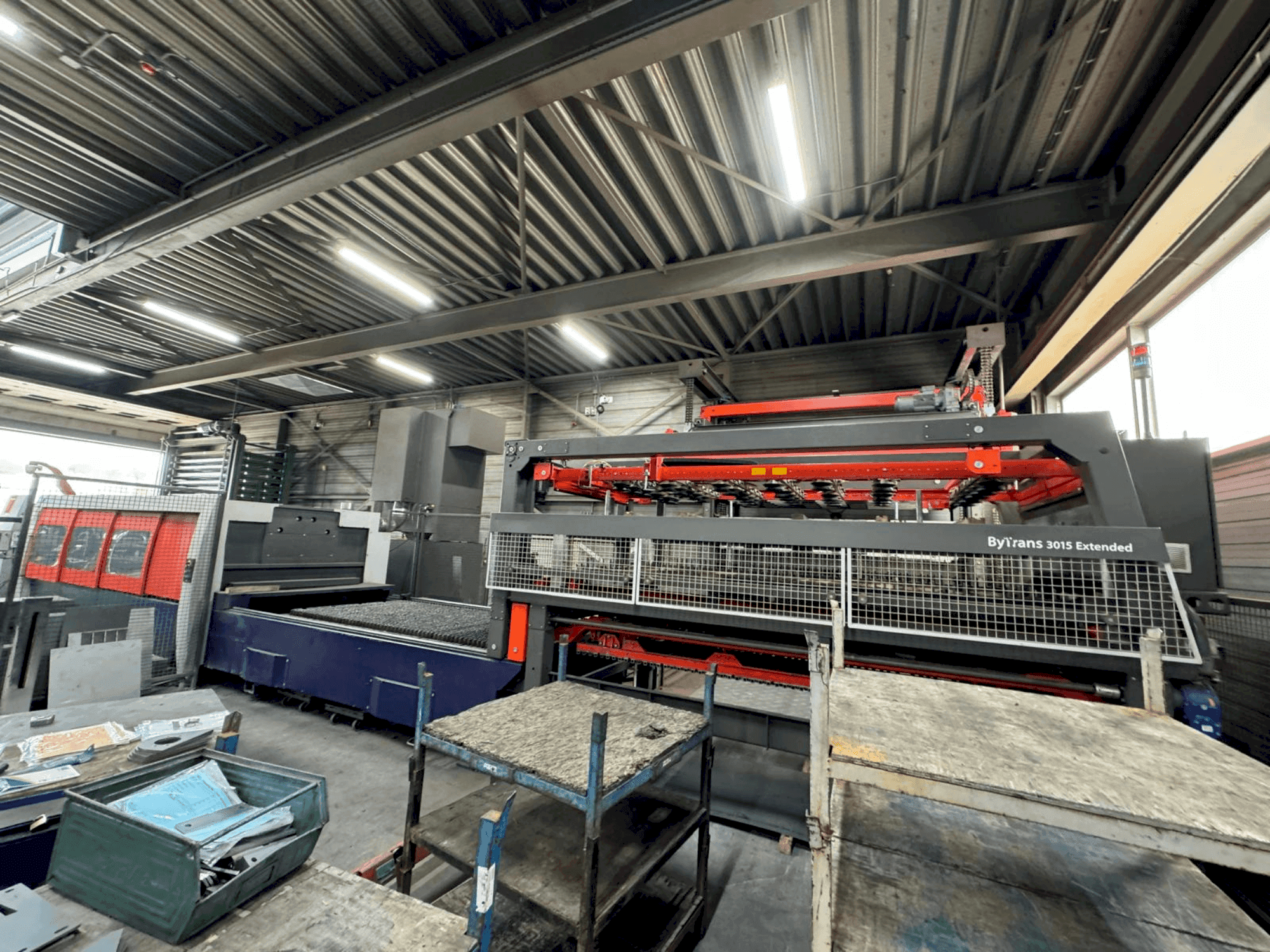 Vooraanzicht van Bystronic Bytower 3015 + Bytrans Extended 3015 machine