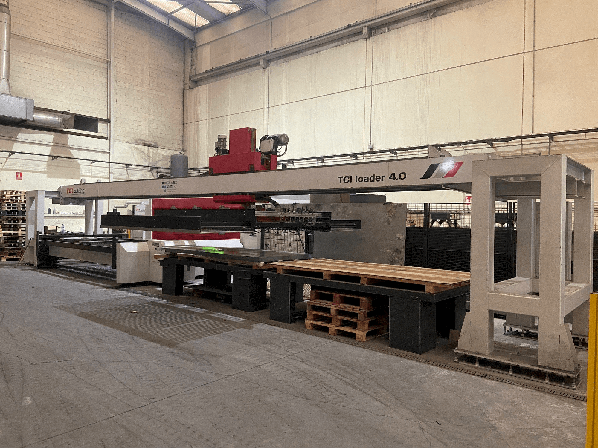 Vooraanzicht van TCI Smartline Fiber 4020 machine