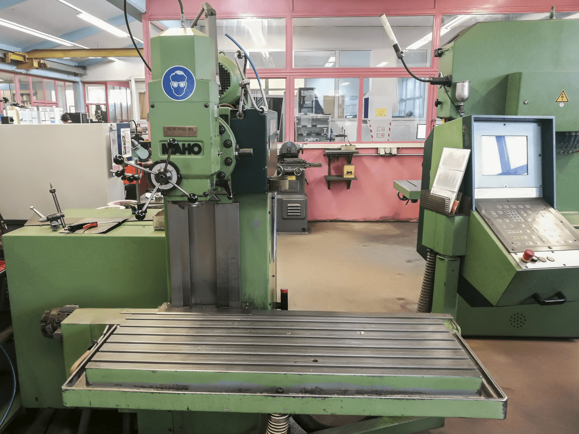 Vooraanzicht van Maho MH 600 E machine