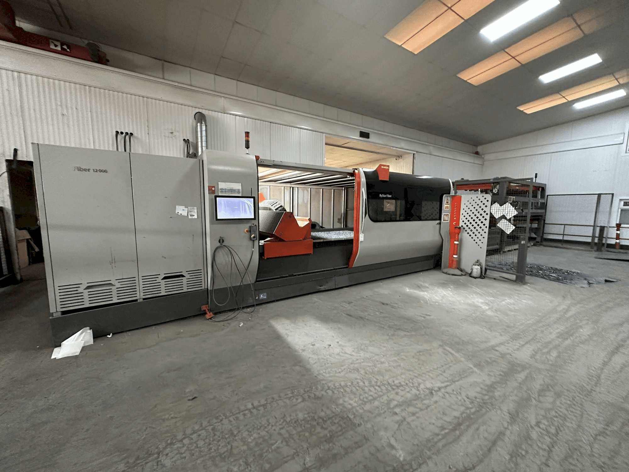 Vooraanzicht van Bystronic Bystar 3015 12KW Fiber machine