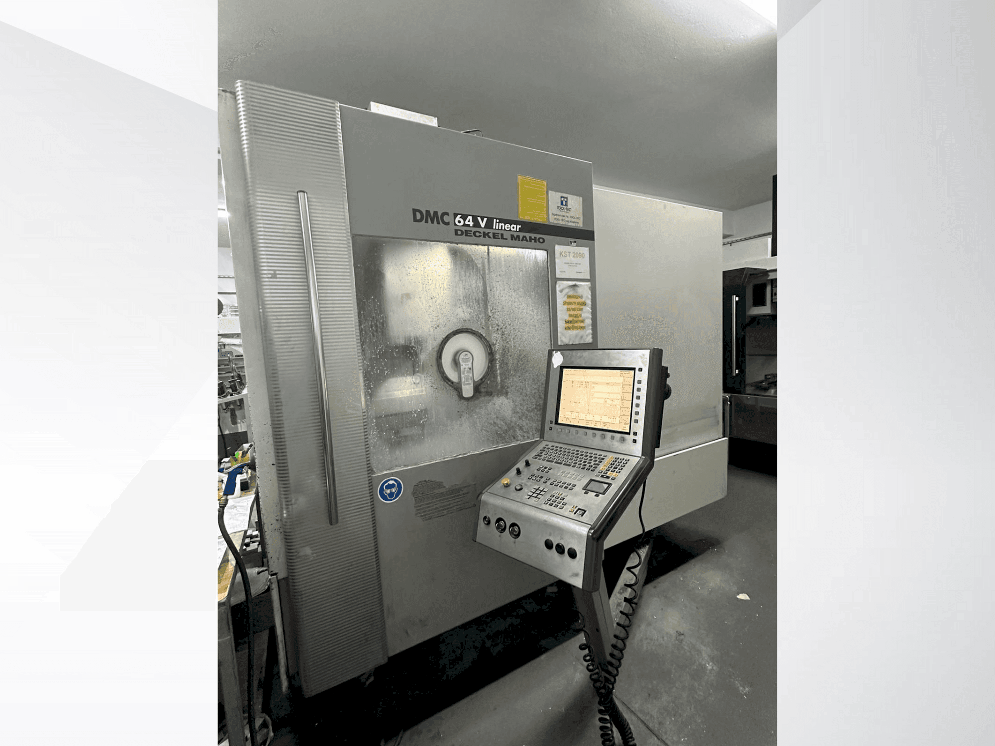 Vooraanzicht van DECKEL MAHO 64 V Linear machine