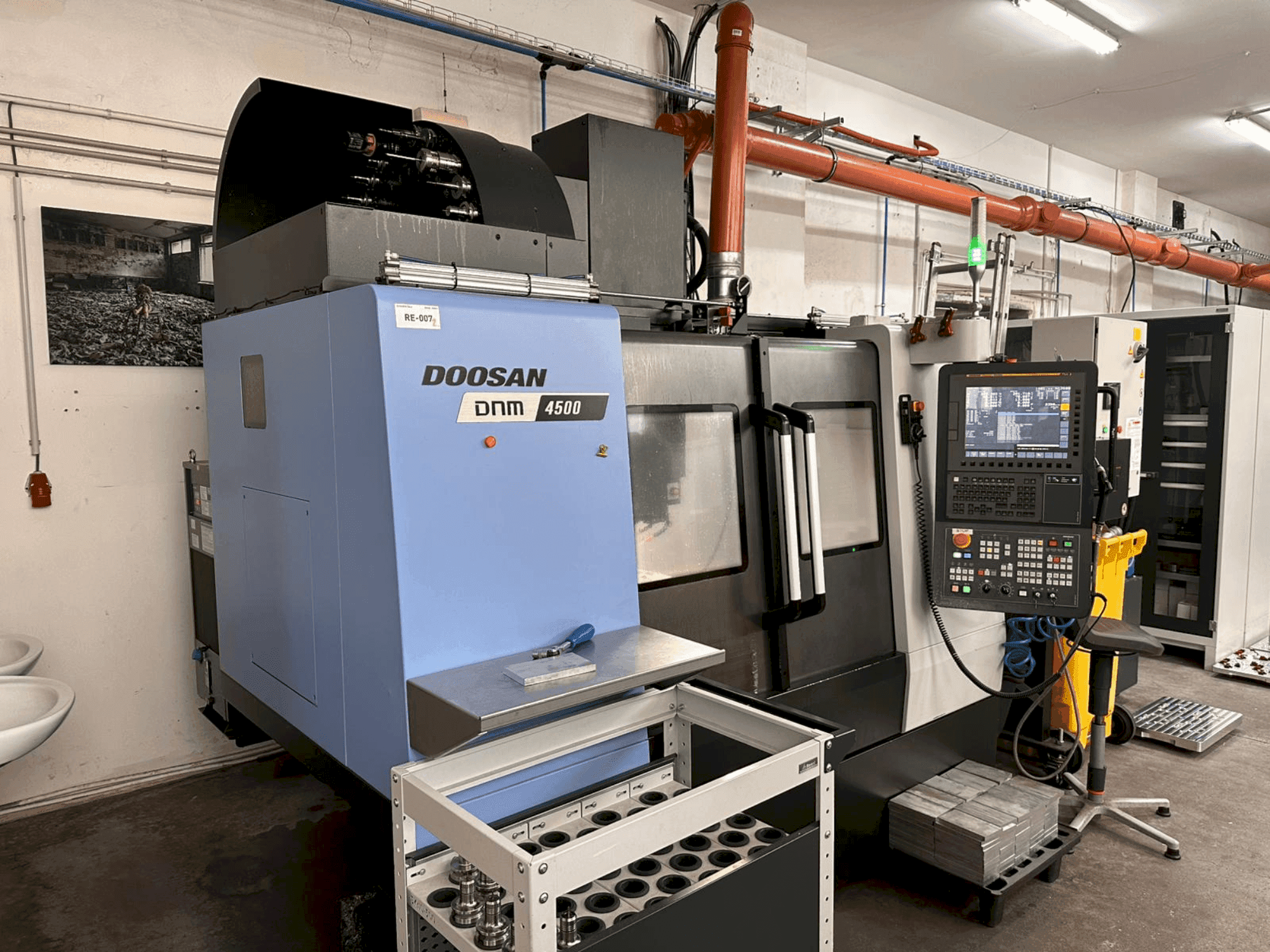 Vooraanzicht van DOOSAN DNM 4500 machine