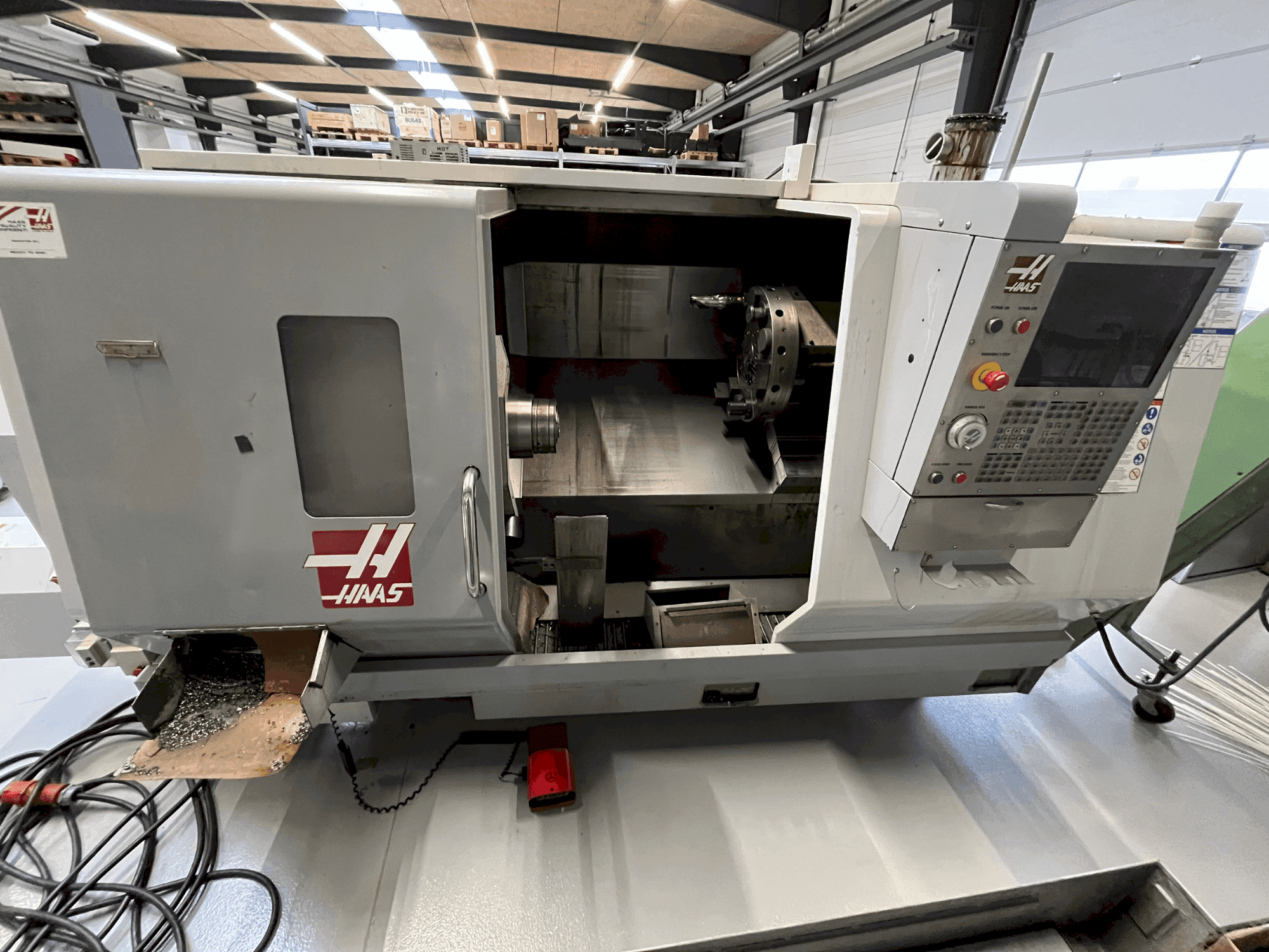 Vooraanzicht van HAAS SL-30 machine