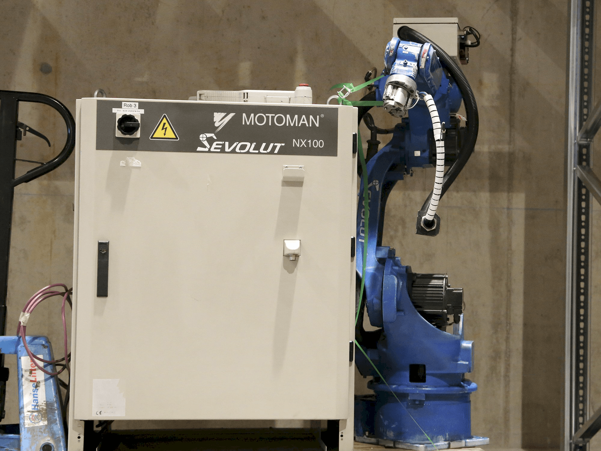 Vooraanzicht van Yaskawa Motoman HP6 machine