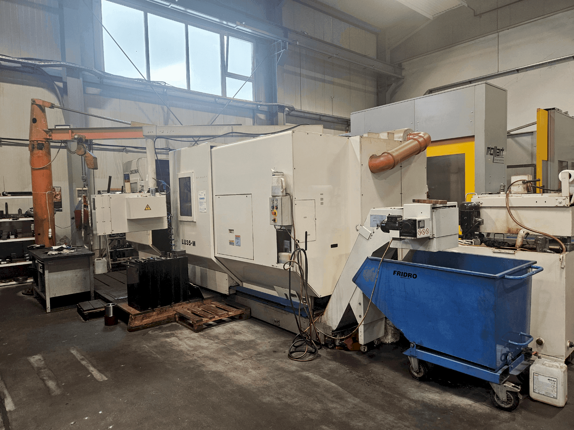 Vooraanzicht van Okuma LU 35-M machine