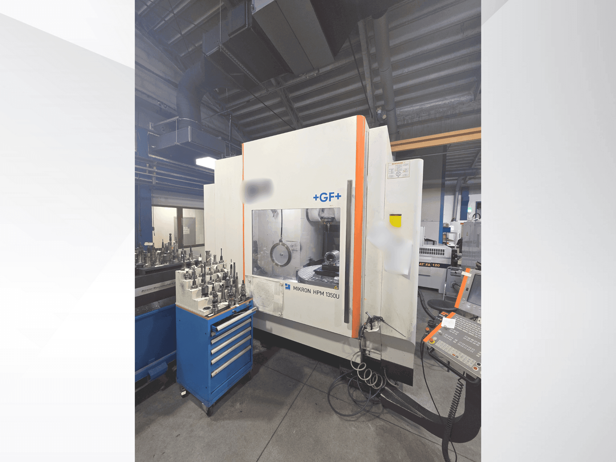 Vooraanzicht van +GF+ MIKRON HPM 1350U machine