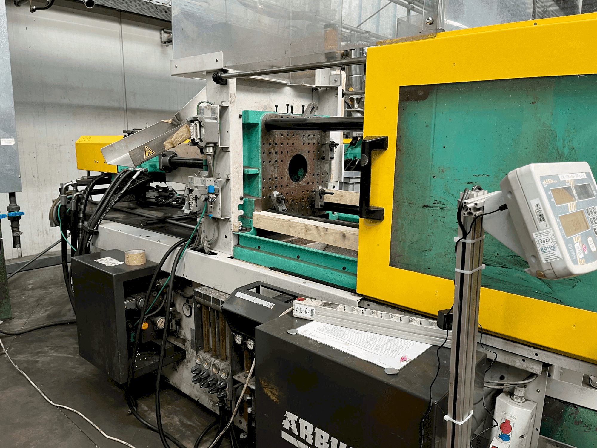 Vooraanzicht van Arburg Allrounder 320-50 C machine