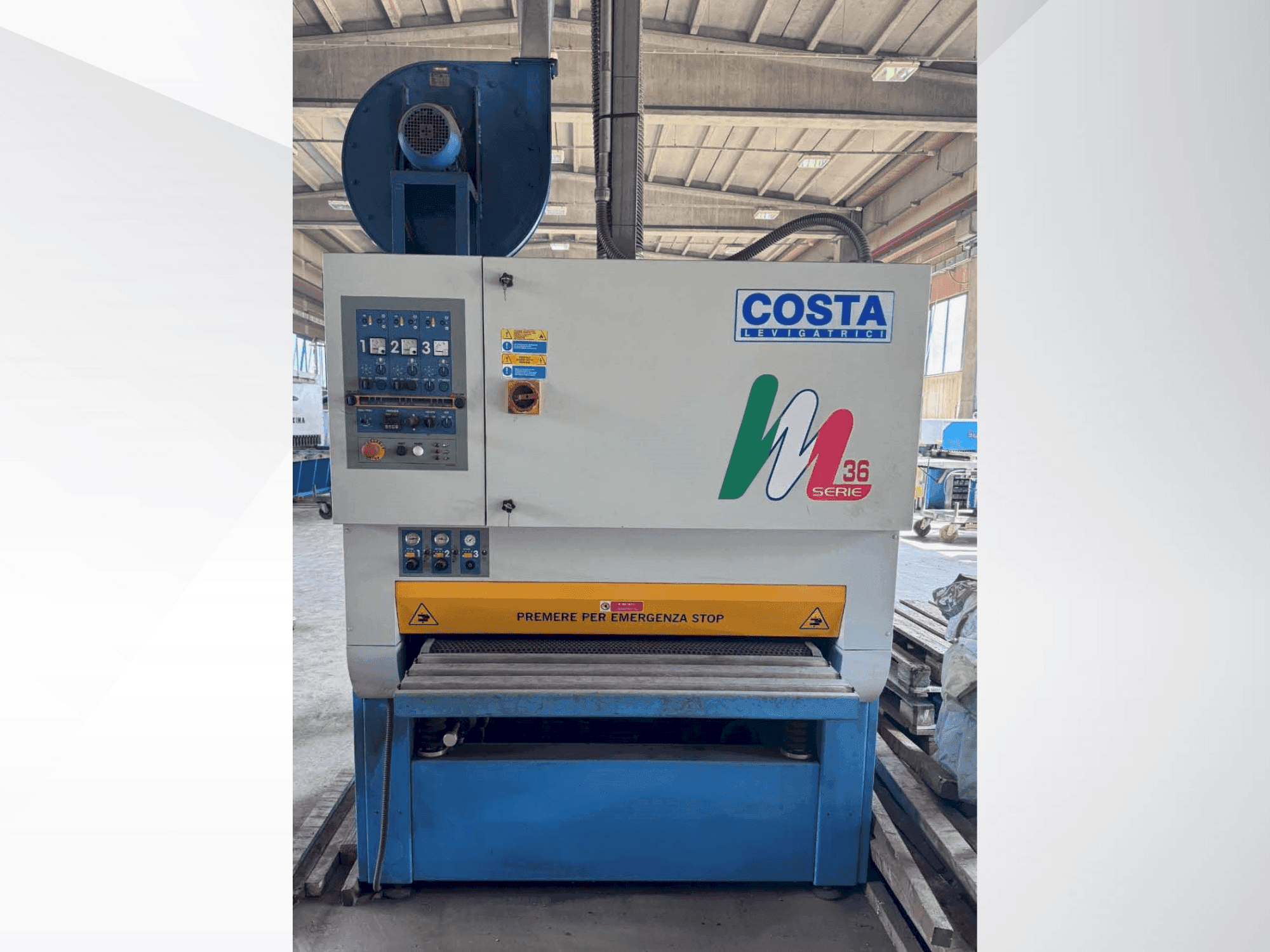 Vooraanzicht van Costa M36 CC1150 machine