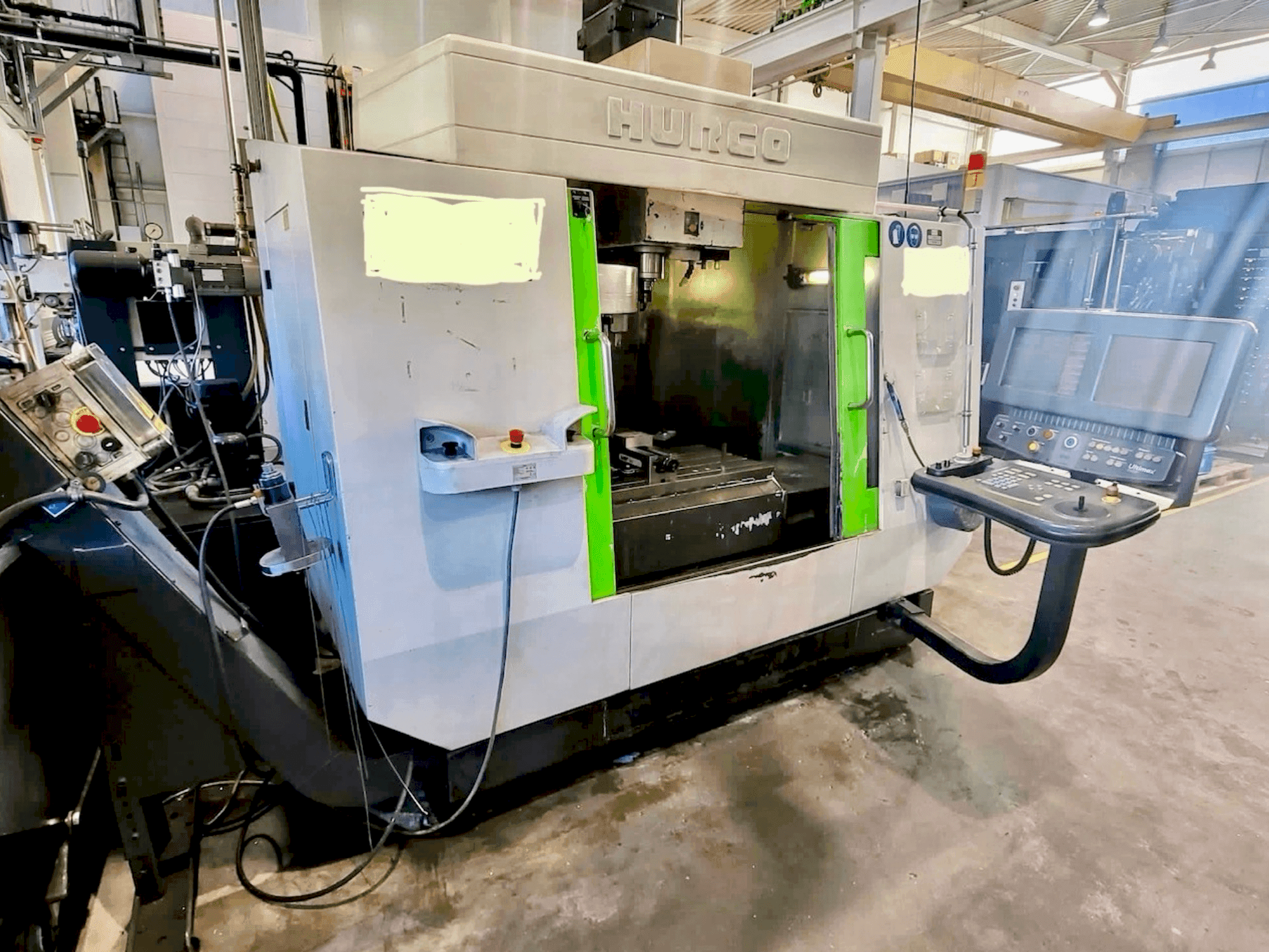 Vooraanzicht van Hurco BCM4020 machine