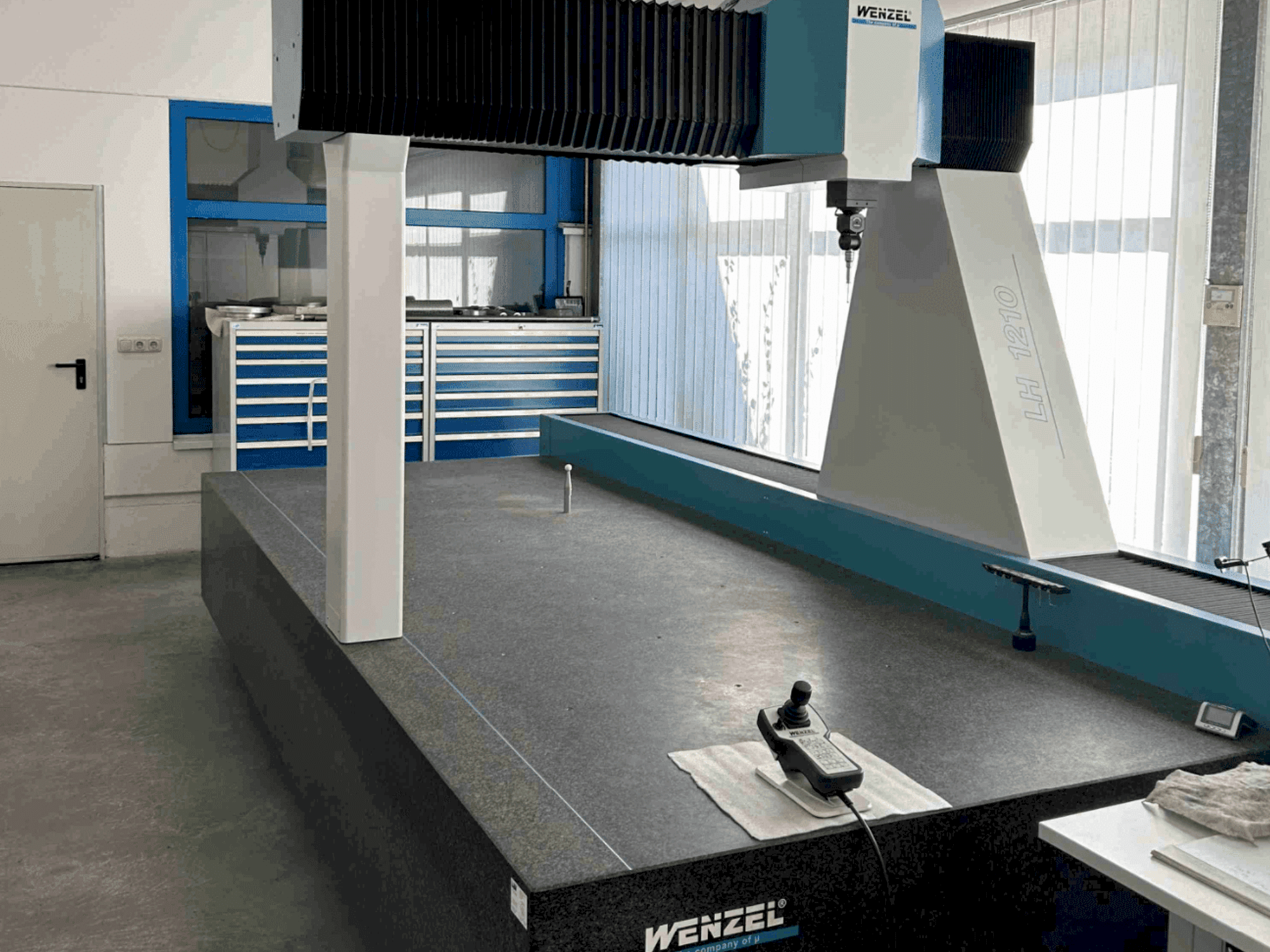 Vooraanzicht van Wenzel LH 1210 machine