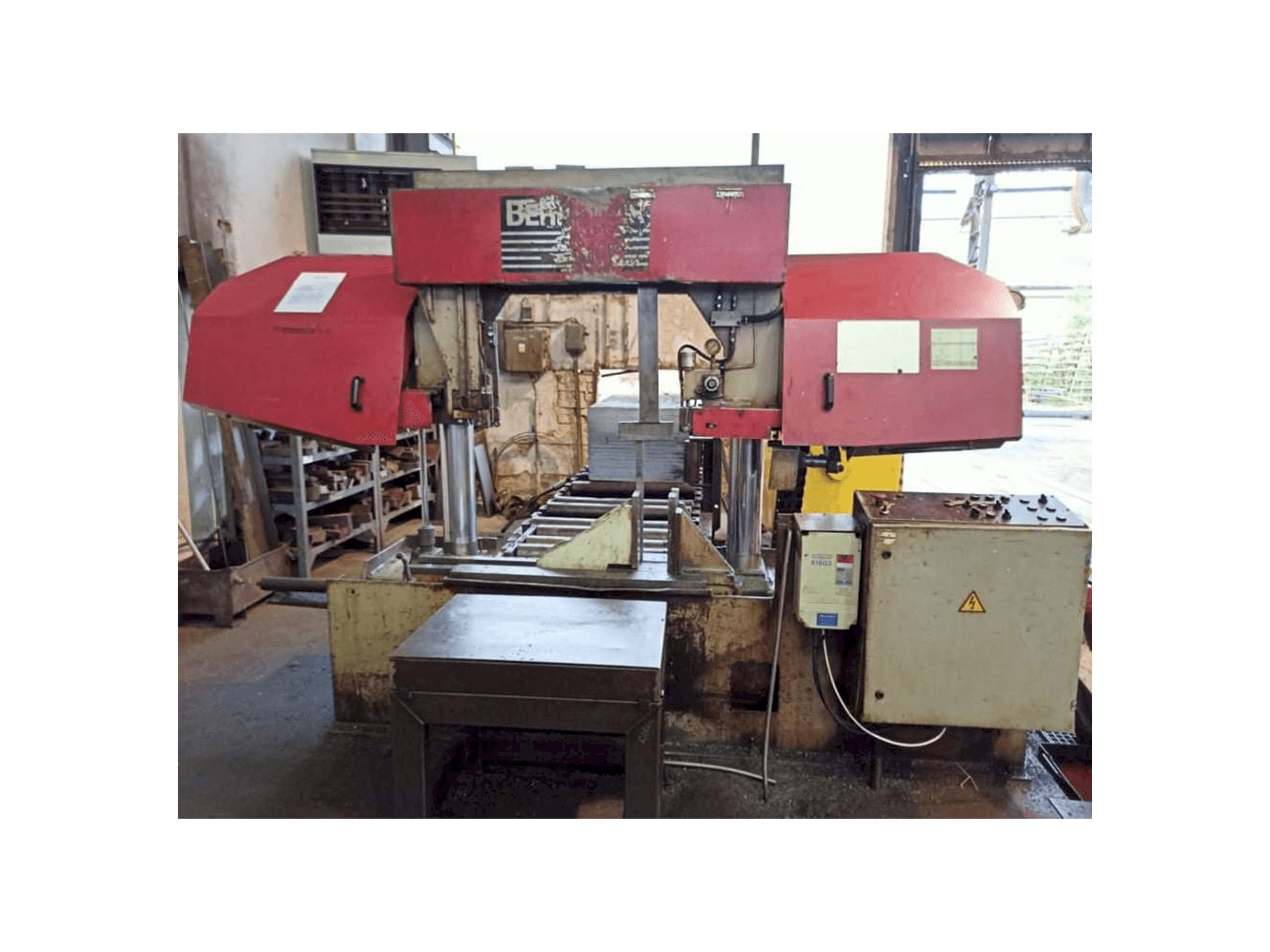 Vooraanzicht van Behringer HBP 530 machine