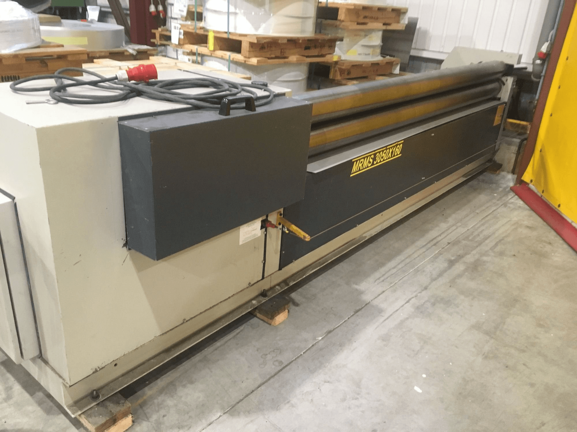 Vooraanzicht van Sahinler MRM-S 3050X160 machine