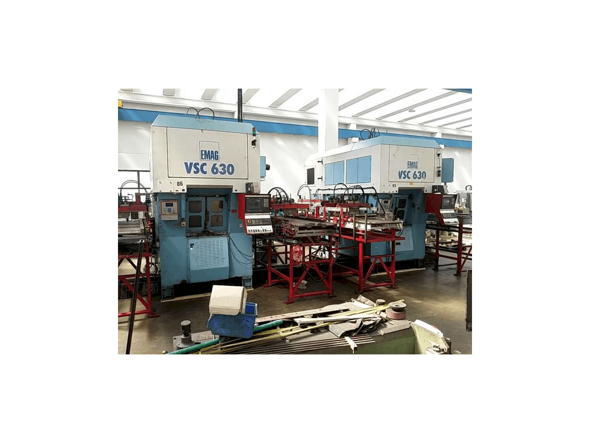 Linkerzijdeaanzicht van EMAG VSC 630 machine