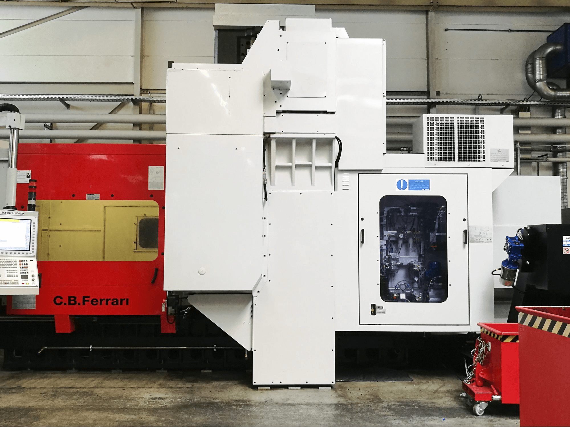 Vooraanzicht van C.B. Ferrari D432 machine