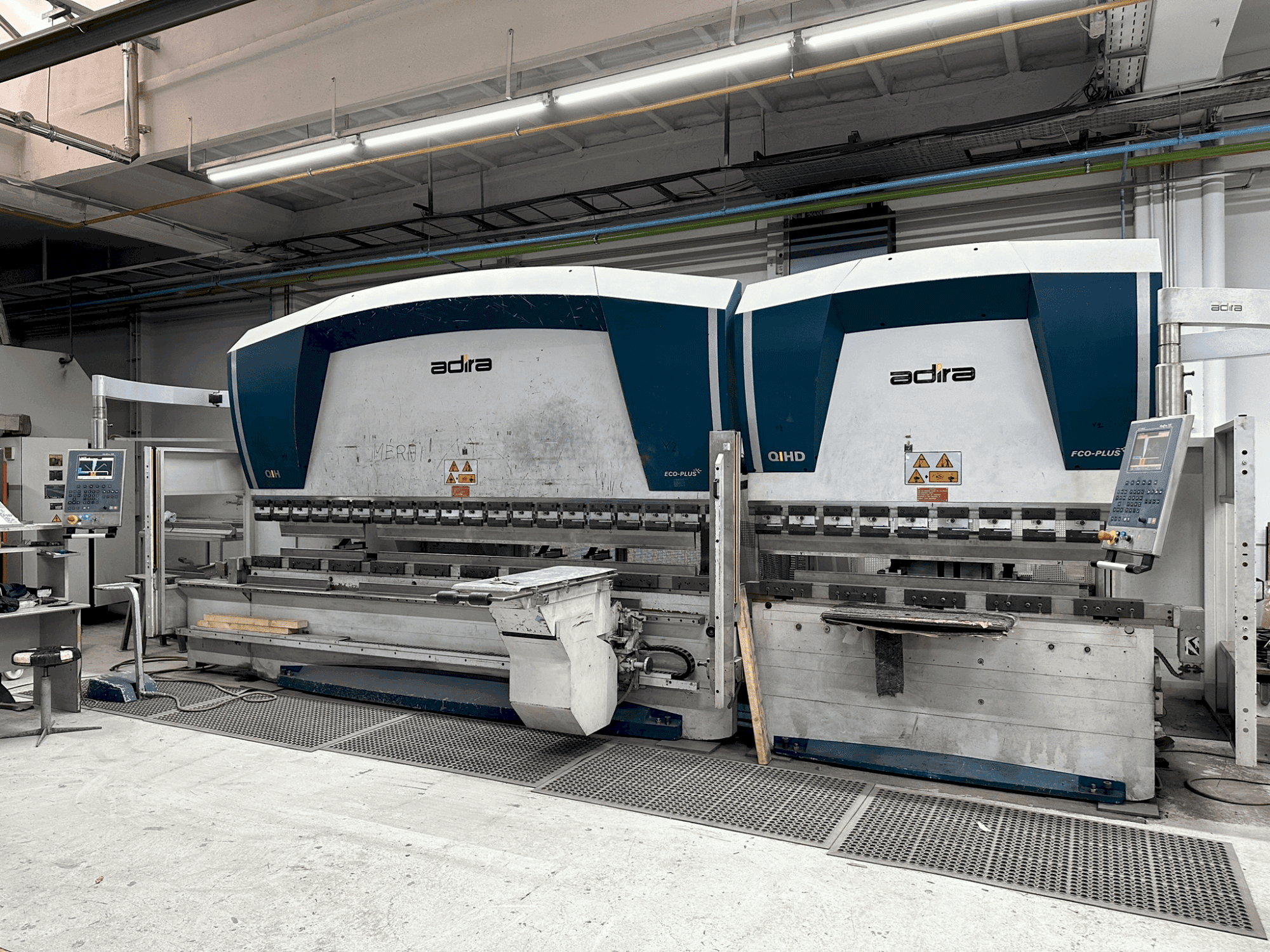 Vooraanzicht van ADIRA QIHD-5040 + QIHD-5020 machine