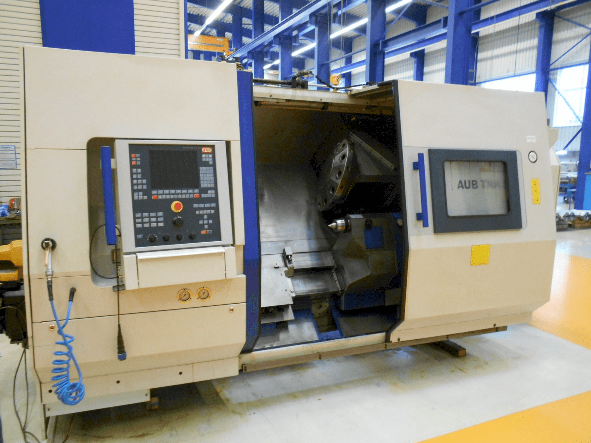 Vooraanzicht van TRAUB TNA 500 machine