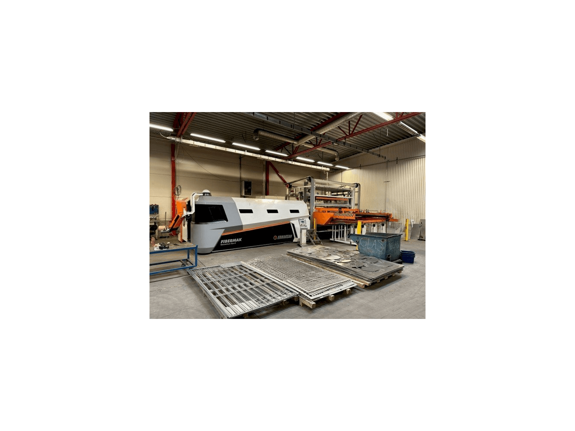 Vooraanzicht van ERMAKSAN Fibermak 4KW machine