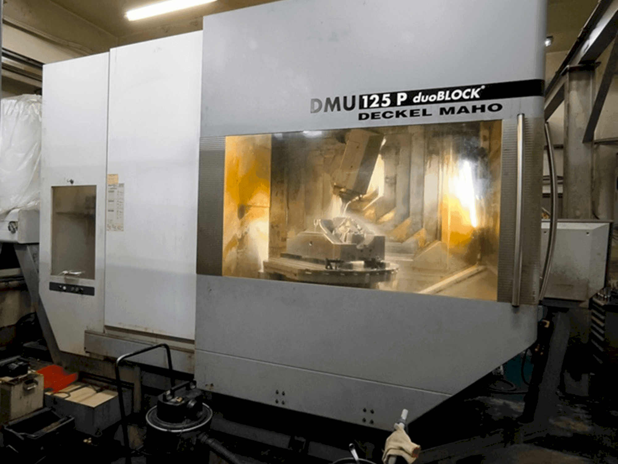 Vooraanzicht van DECKEL MAHO DMU 125 P duoBLOCK machine