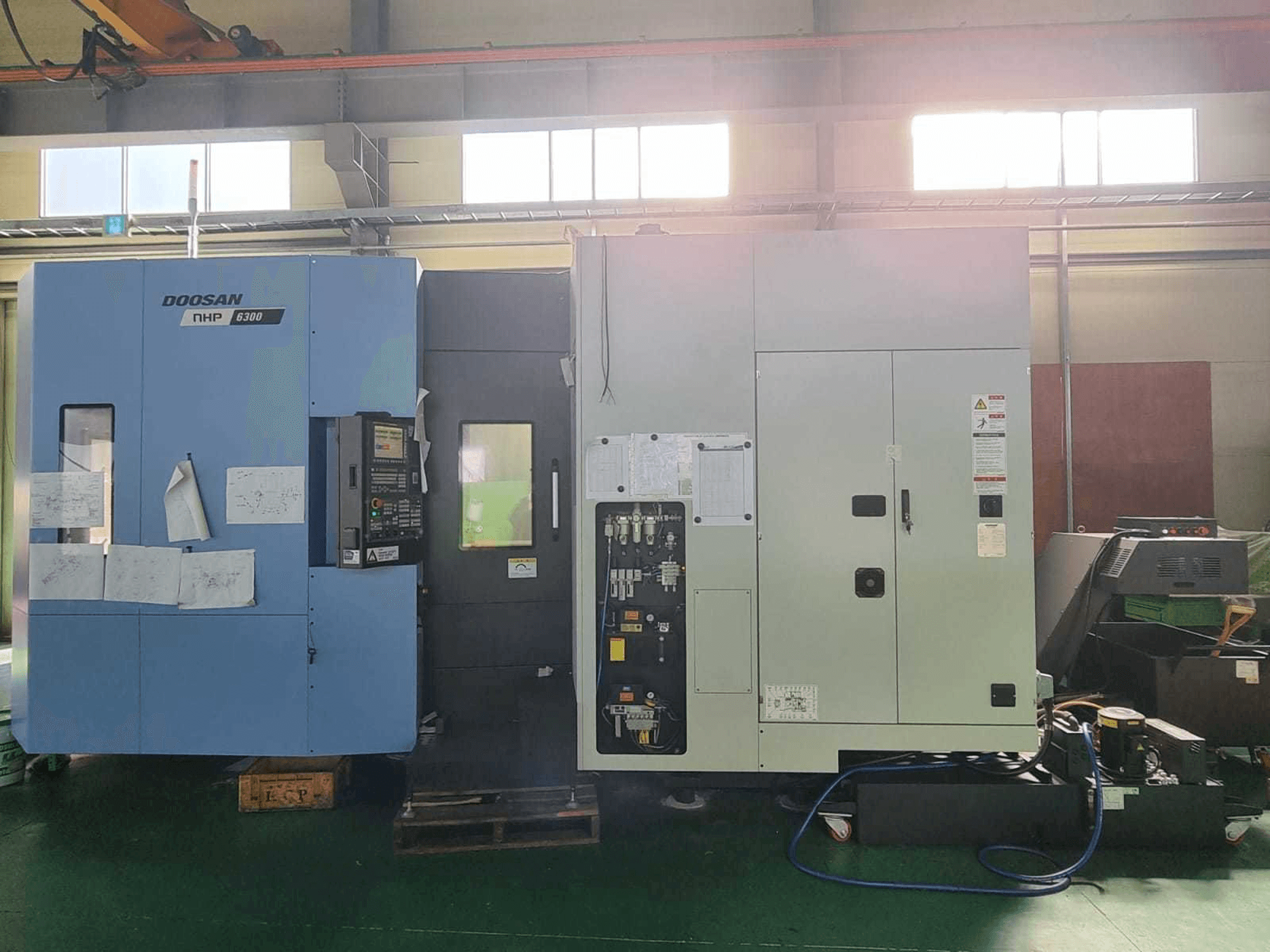 Vooraanzicht van Doosan NHP 6300 machine