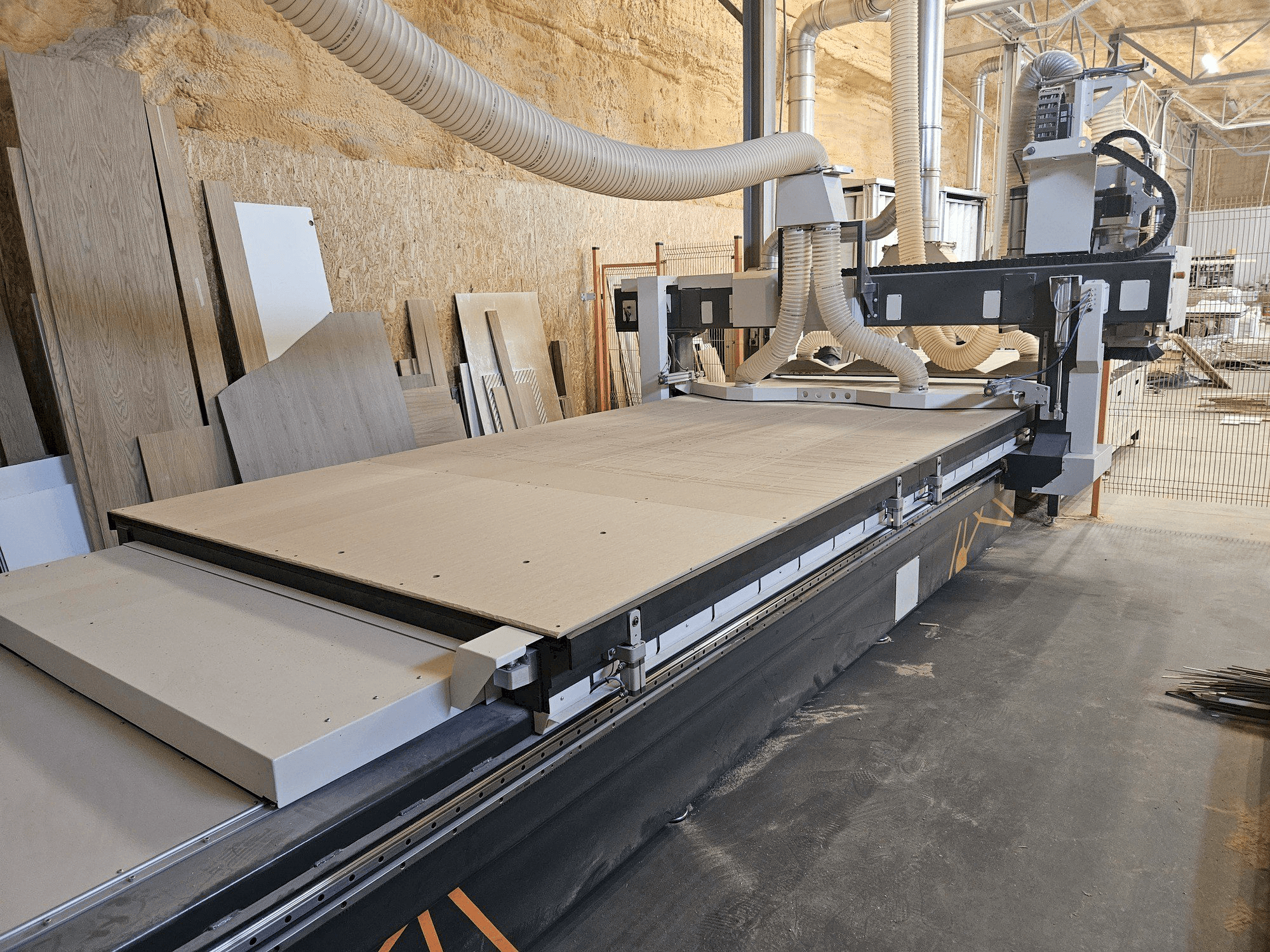 Vooraanzicht van INFOTEC 4121 PRO EVO machine