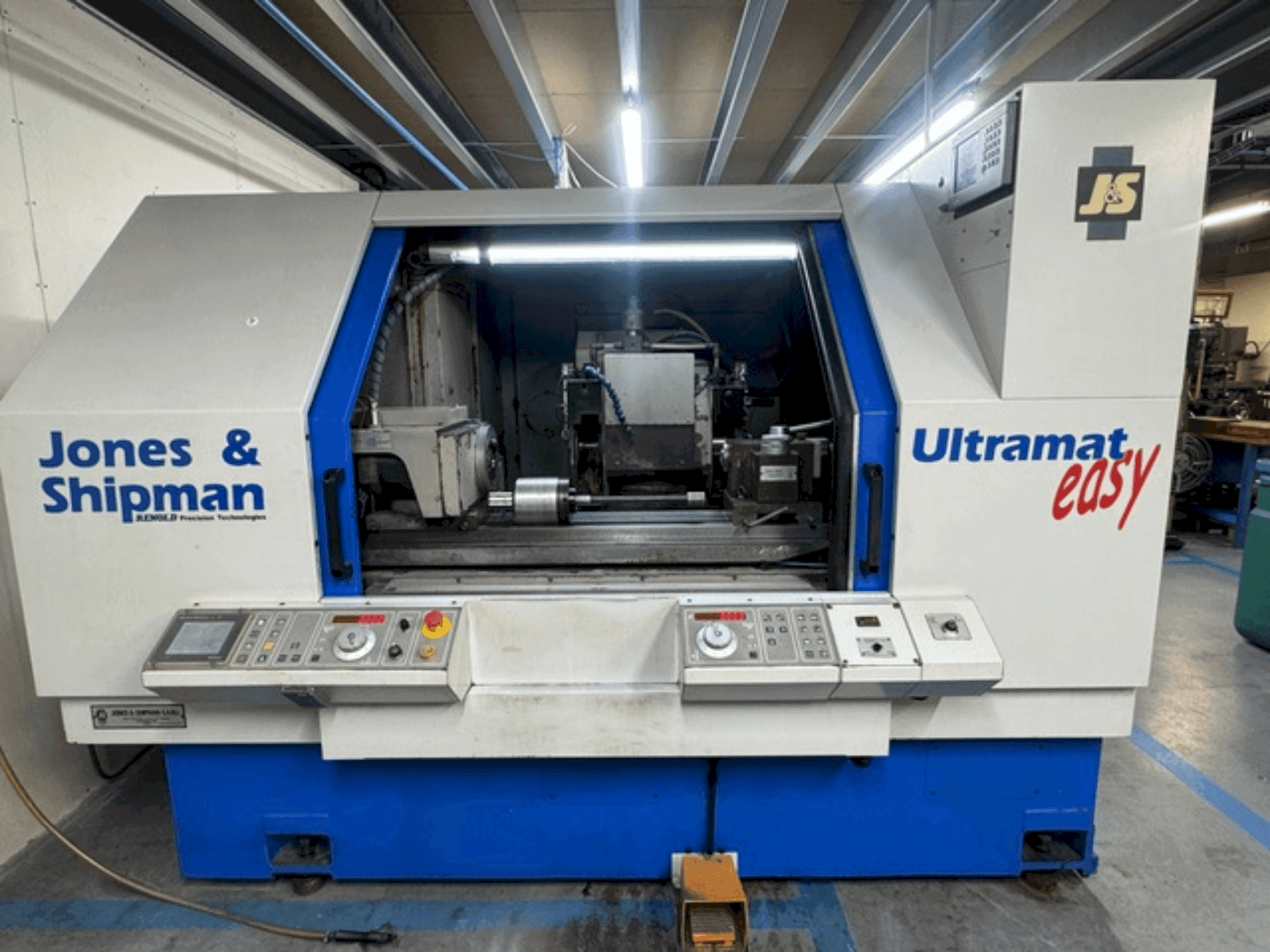 Vooraanzicht van Jones & Shipman ULTRAMAT EASY CNC machine