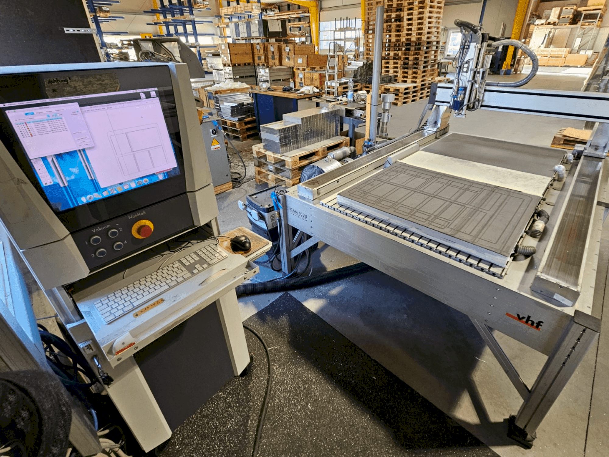 Vooraanzicht van VHF CAM 1020 Premium machine