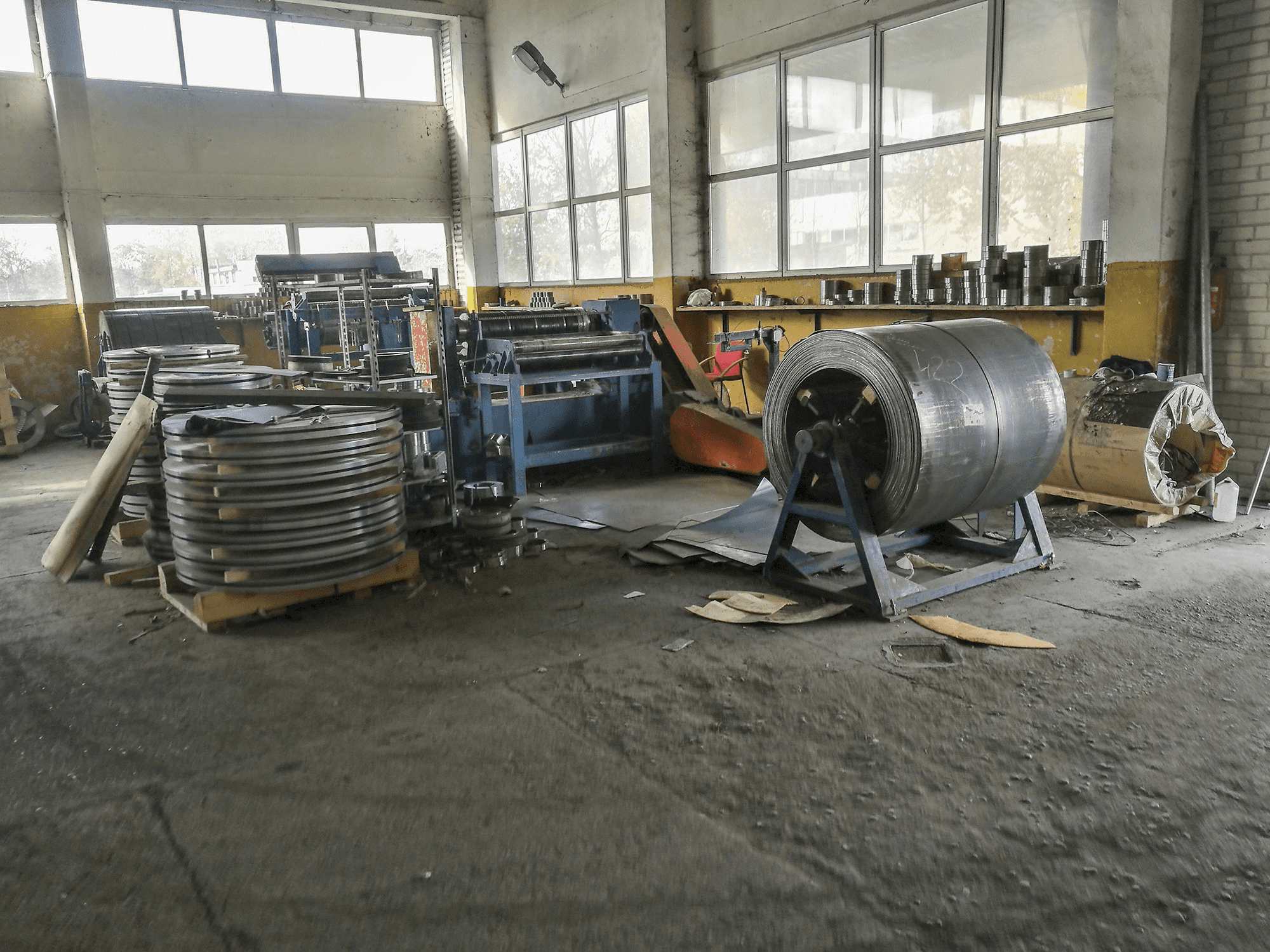 Links zicht van BRODPOL LTs 1300/3 machine