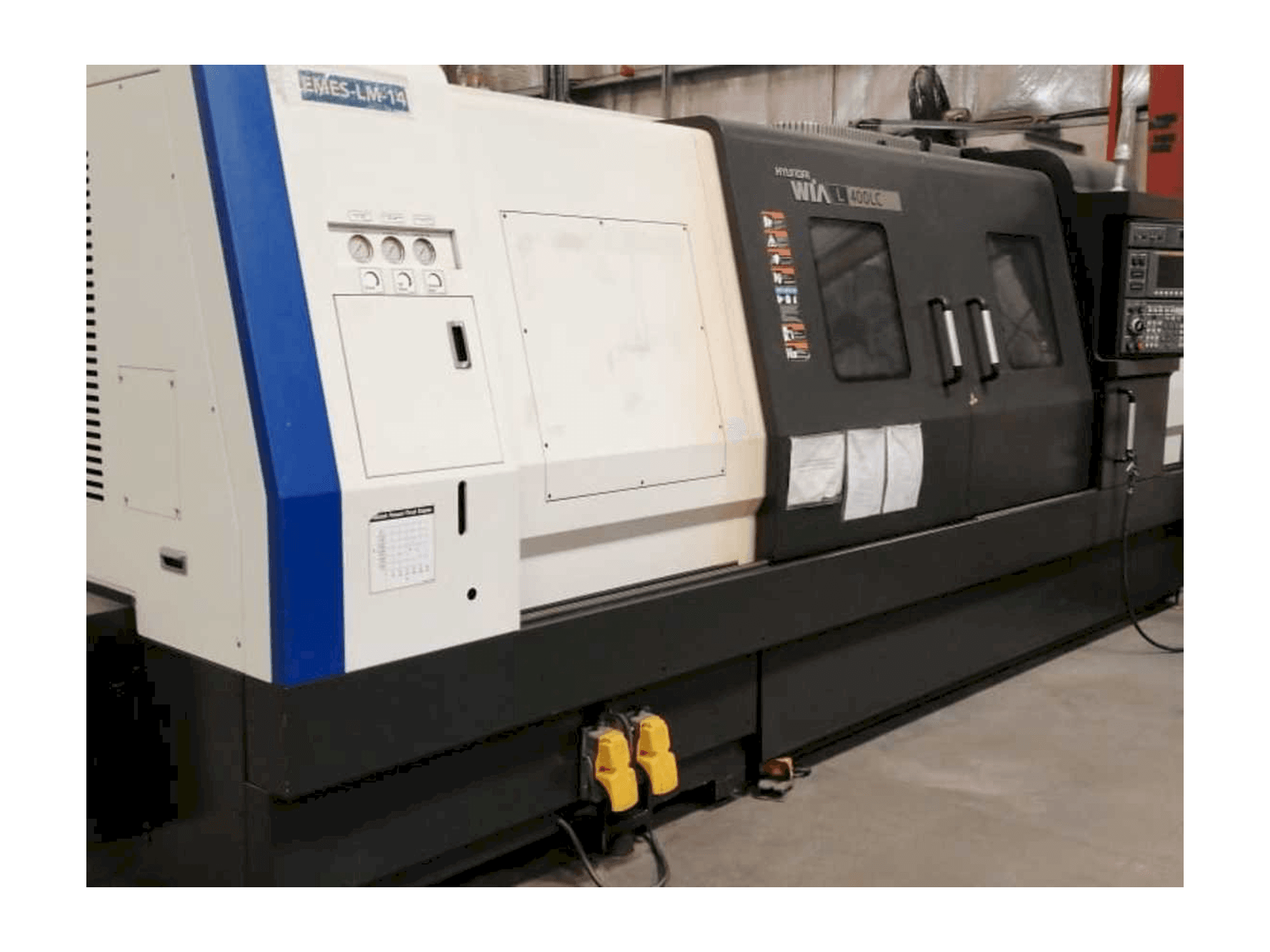 Vooraanzicht van Hyundai Wia L400LC machine