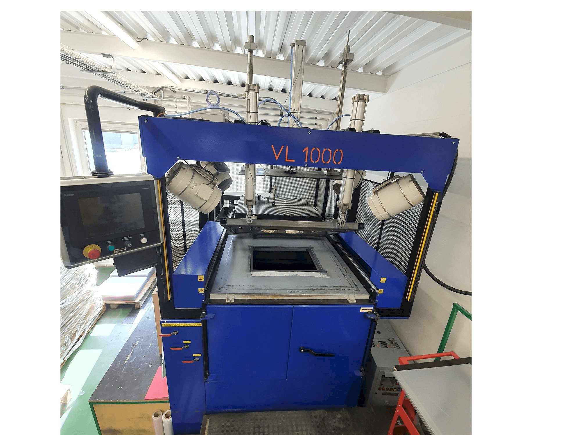 Vooraanzicht van Koplast VL 1000 machine