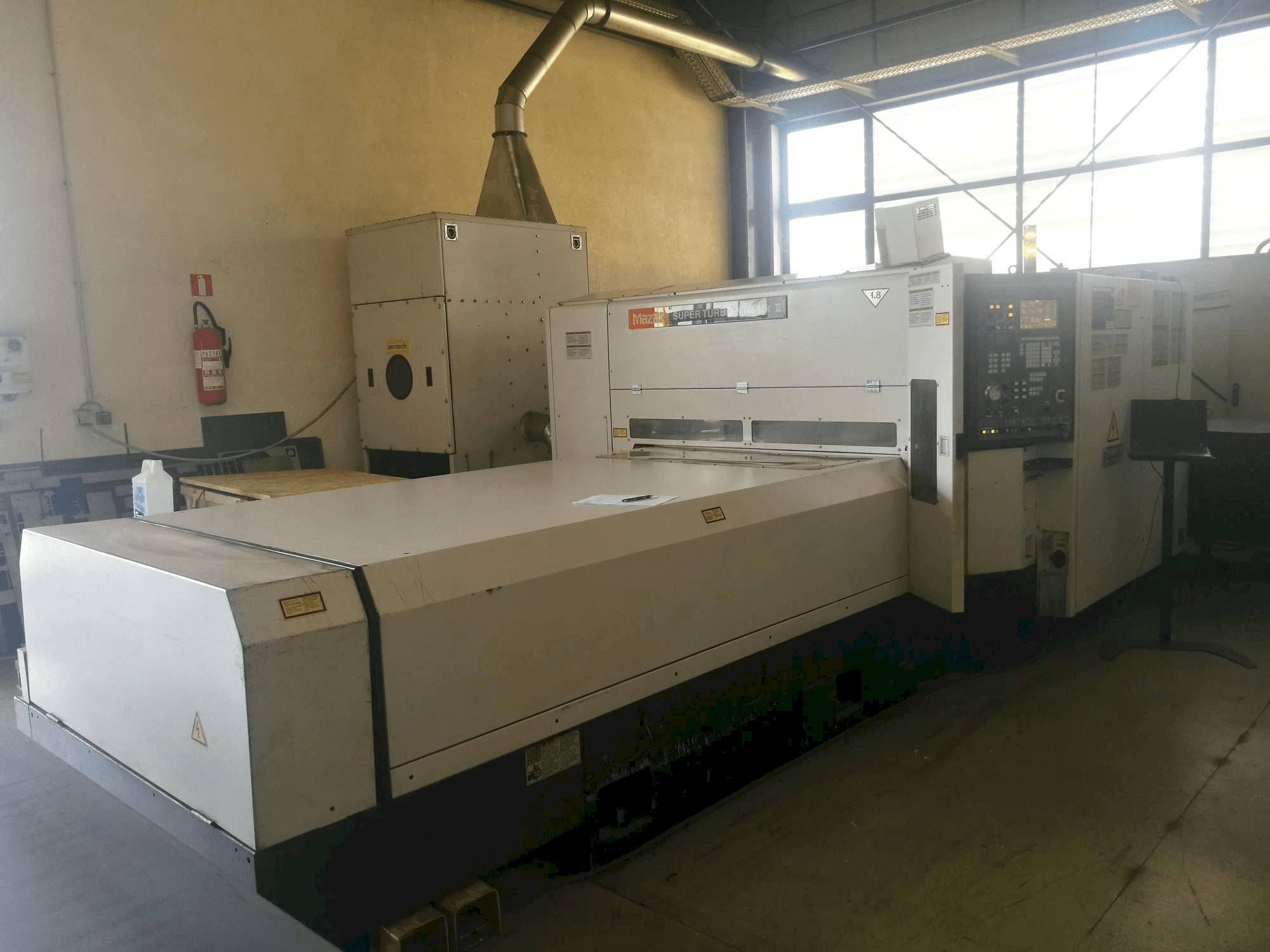 Vooraanzicht van Mazak Super Turbo-X 48 Mk II machine