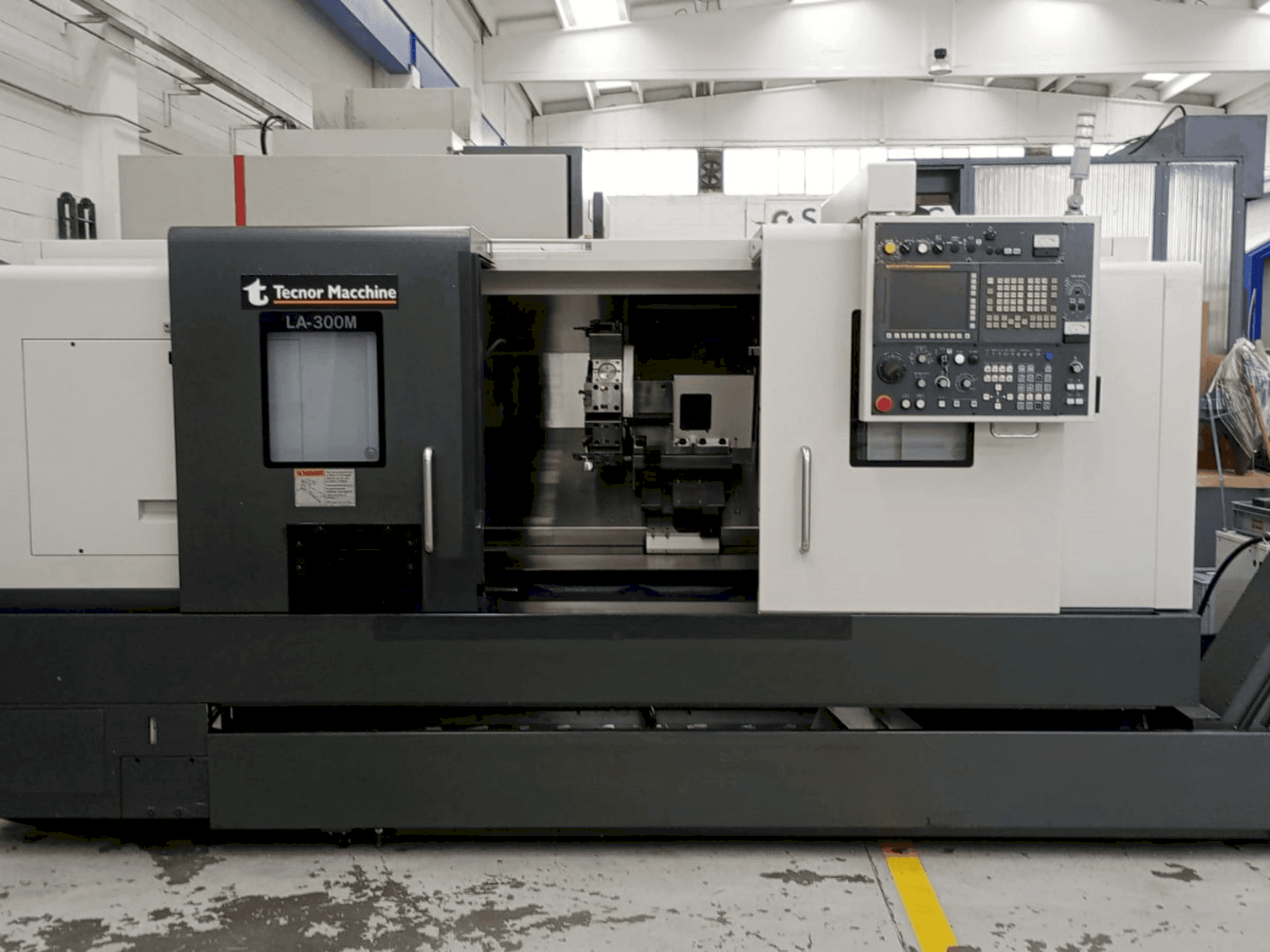 Vooraanzicht van Takisawa LA-300 CNC machine