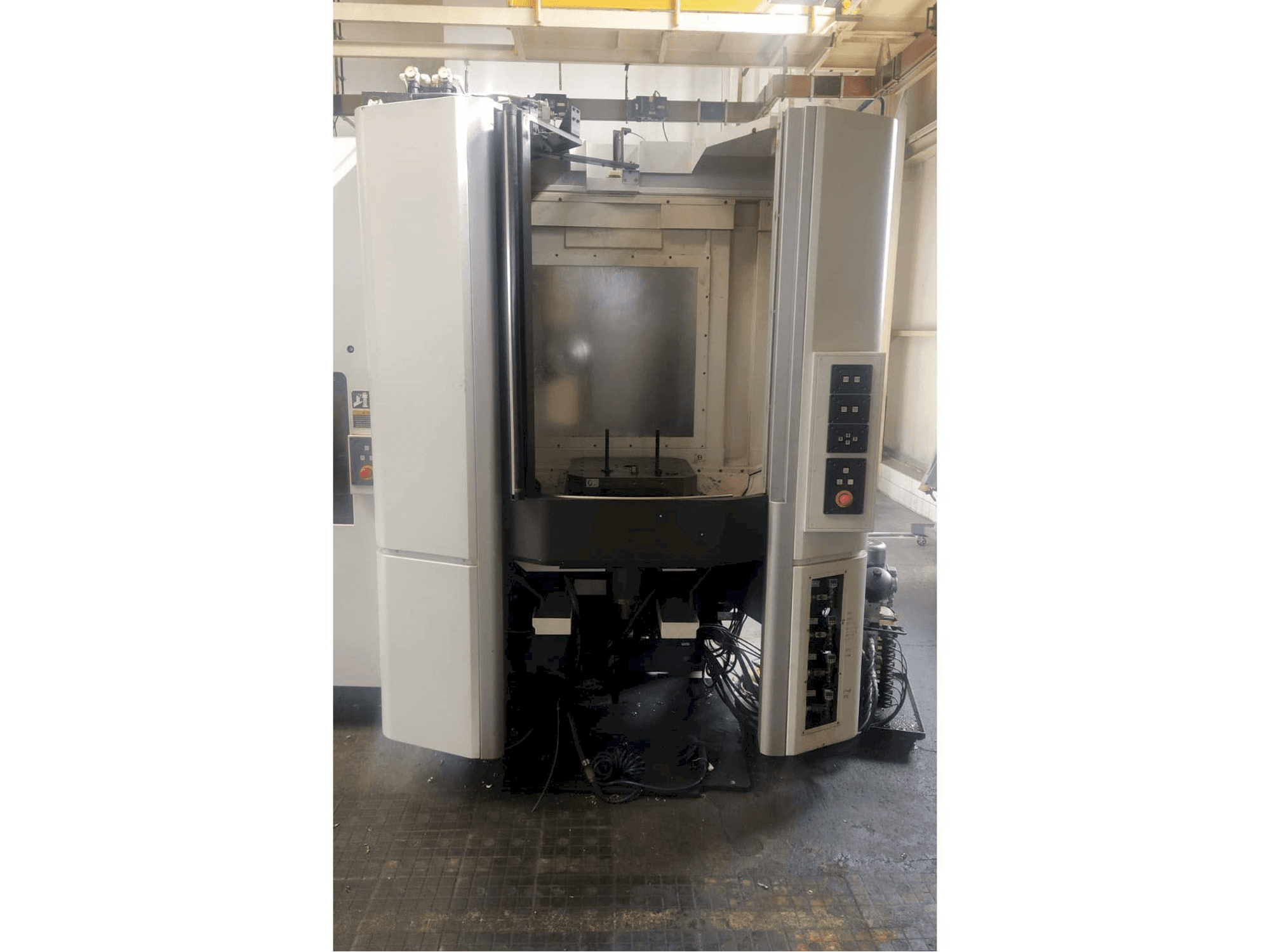 Vooraanzicht van MORI SEIKI NHX 5000 machine
