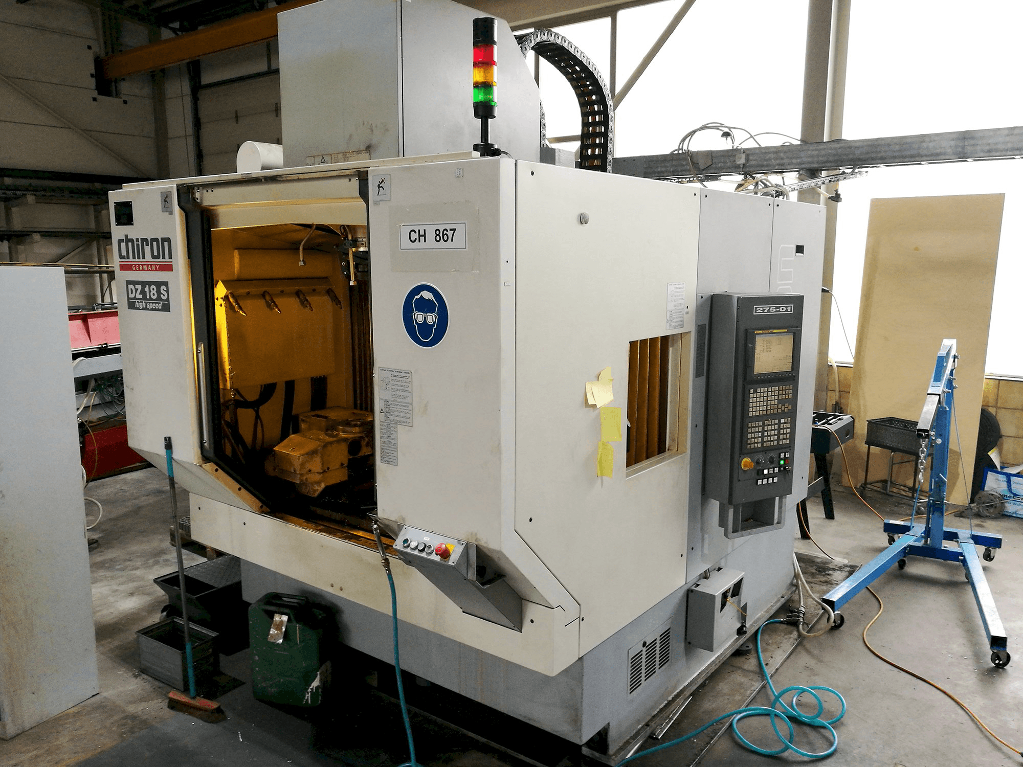 Links zicht van Chiron DZ 18 S machine