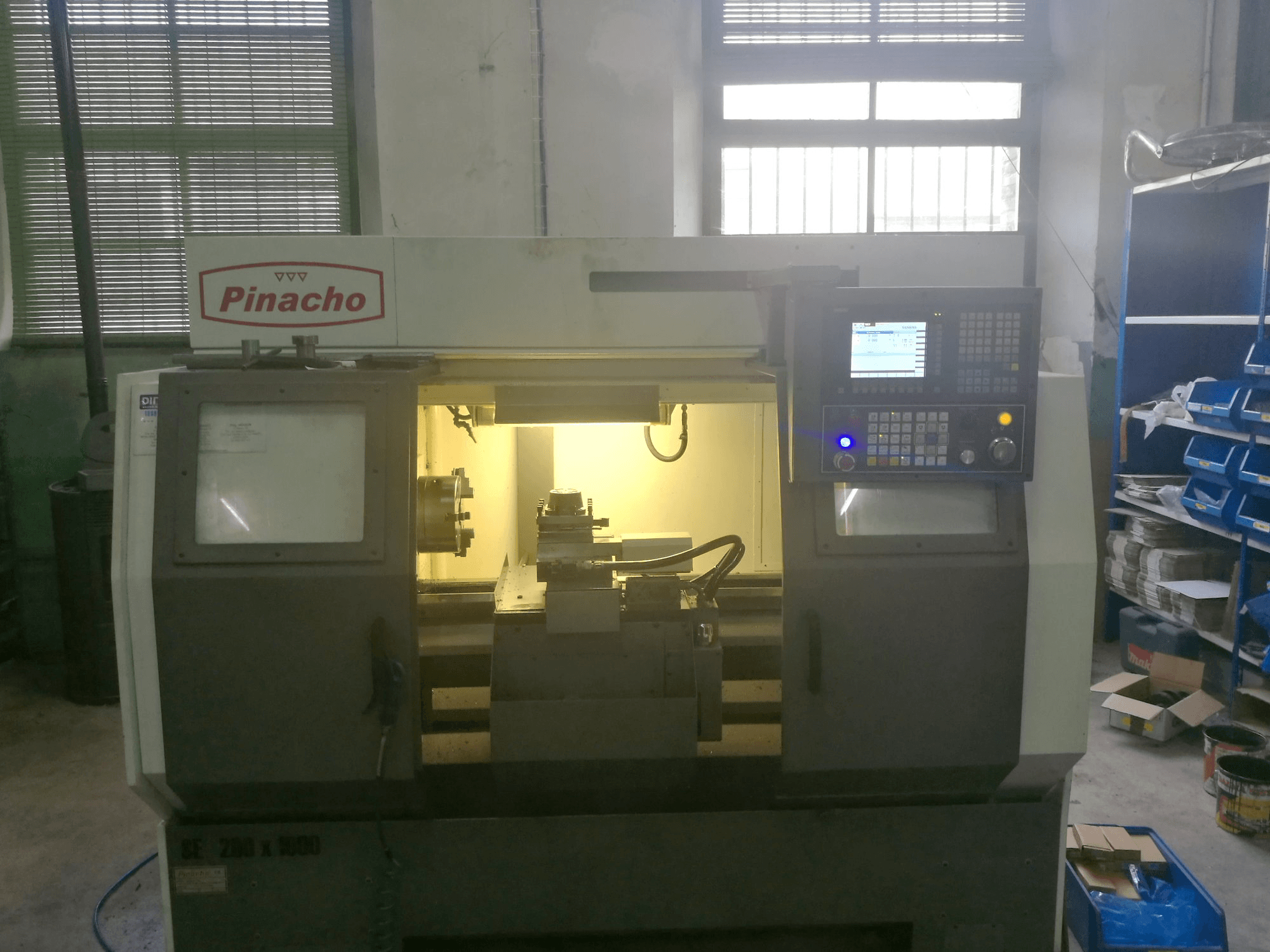 Vooraanzicht van Pinacho SE-200 machine