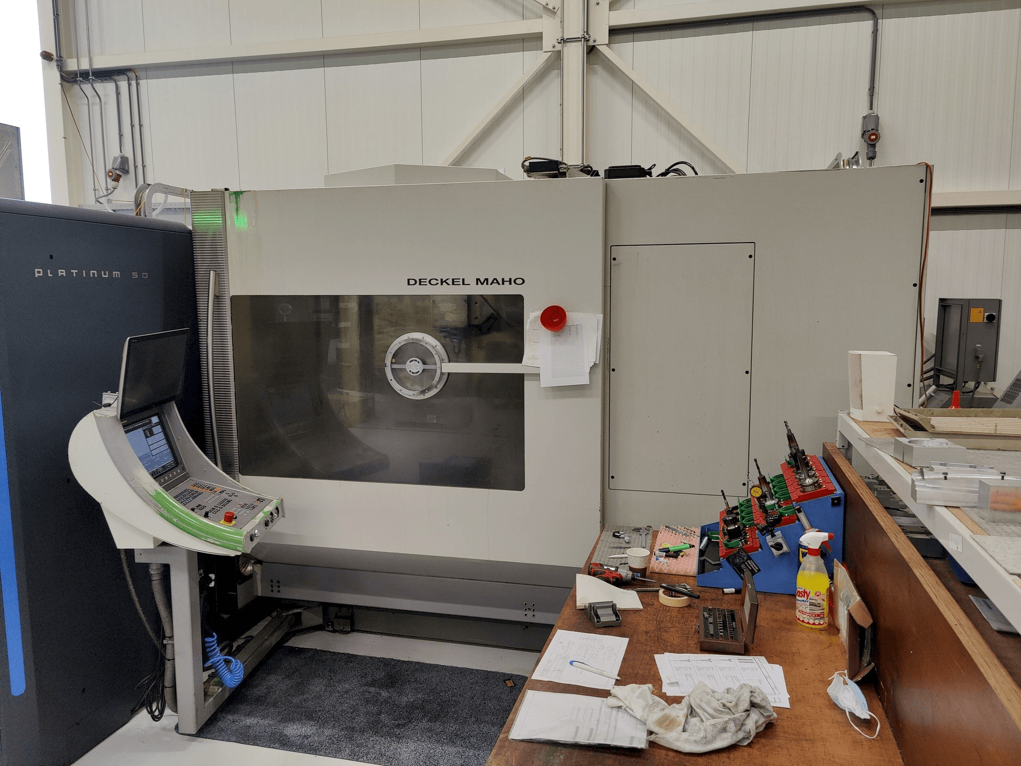 Vooraanzicht van DMU 80P HD machine