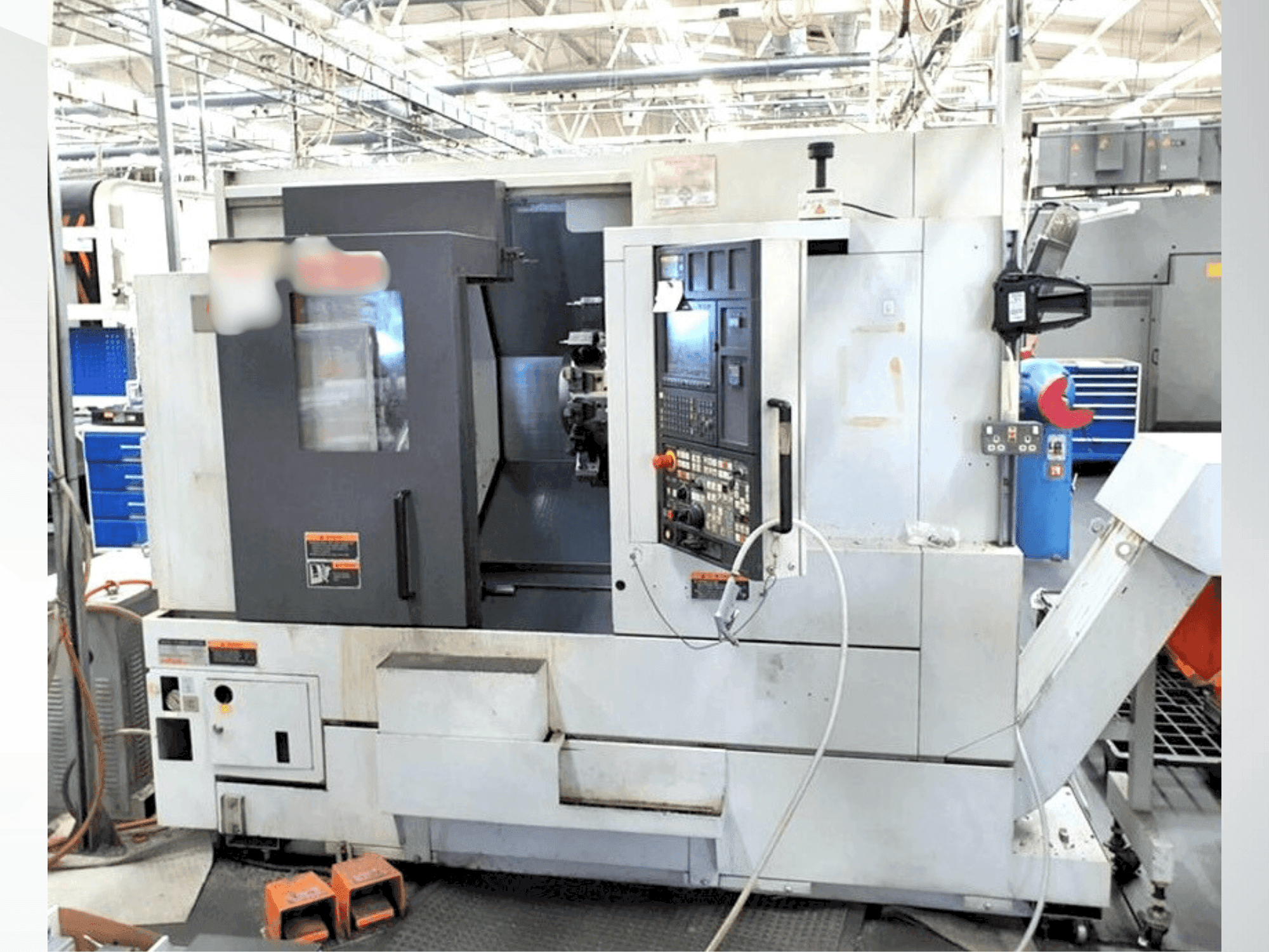 Vooraanzicht van MORI SEIKI NL2000Y machine