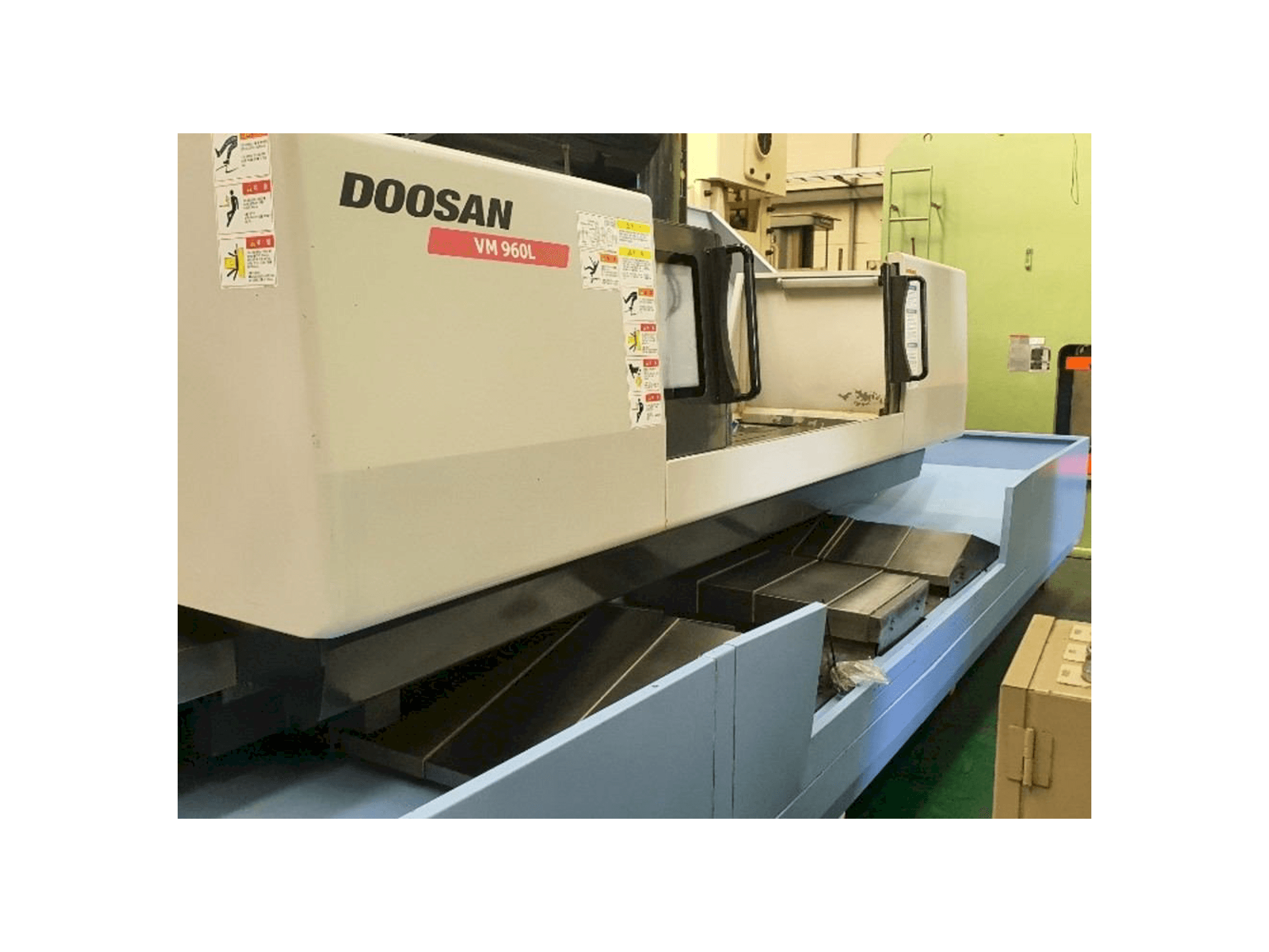 Vooraanzicht van Doosan VM 960L machine