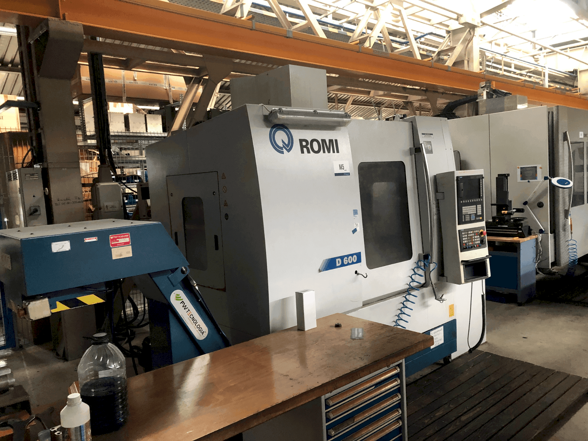 Vooraanzicht van Romi D600 machine