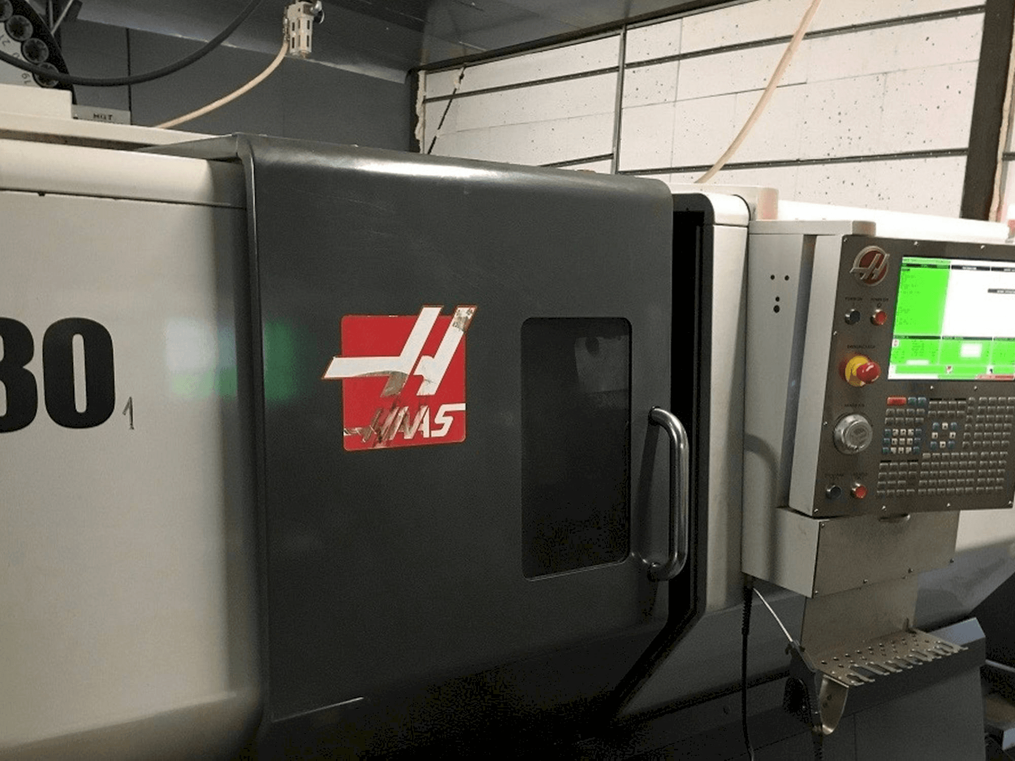 Vooraanzicht van HAAS ST-30 machine