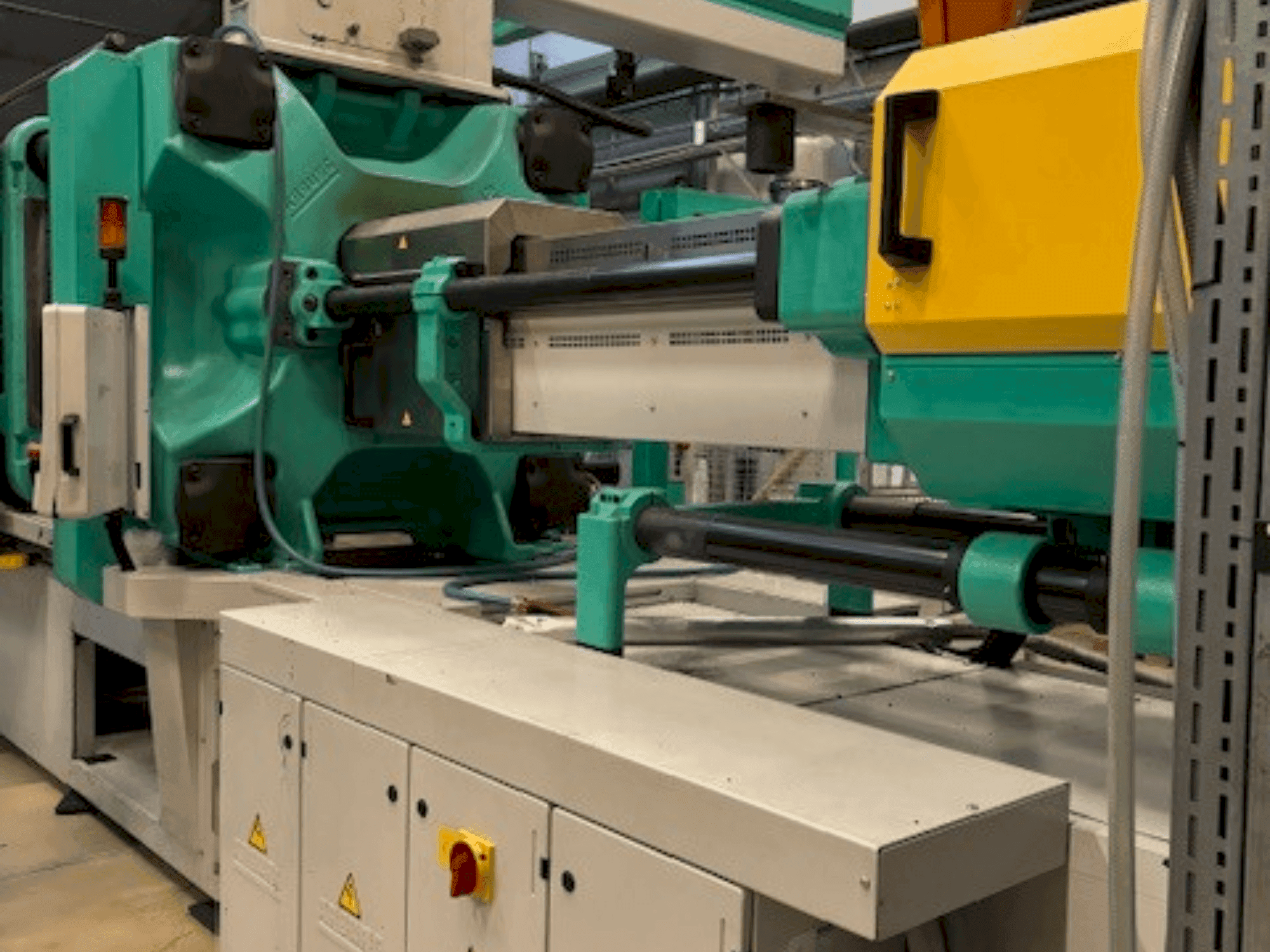 Vooraanzicht van Arburg Allrounder 920S 5000-3200 machine