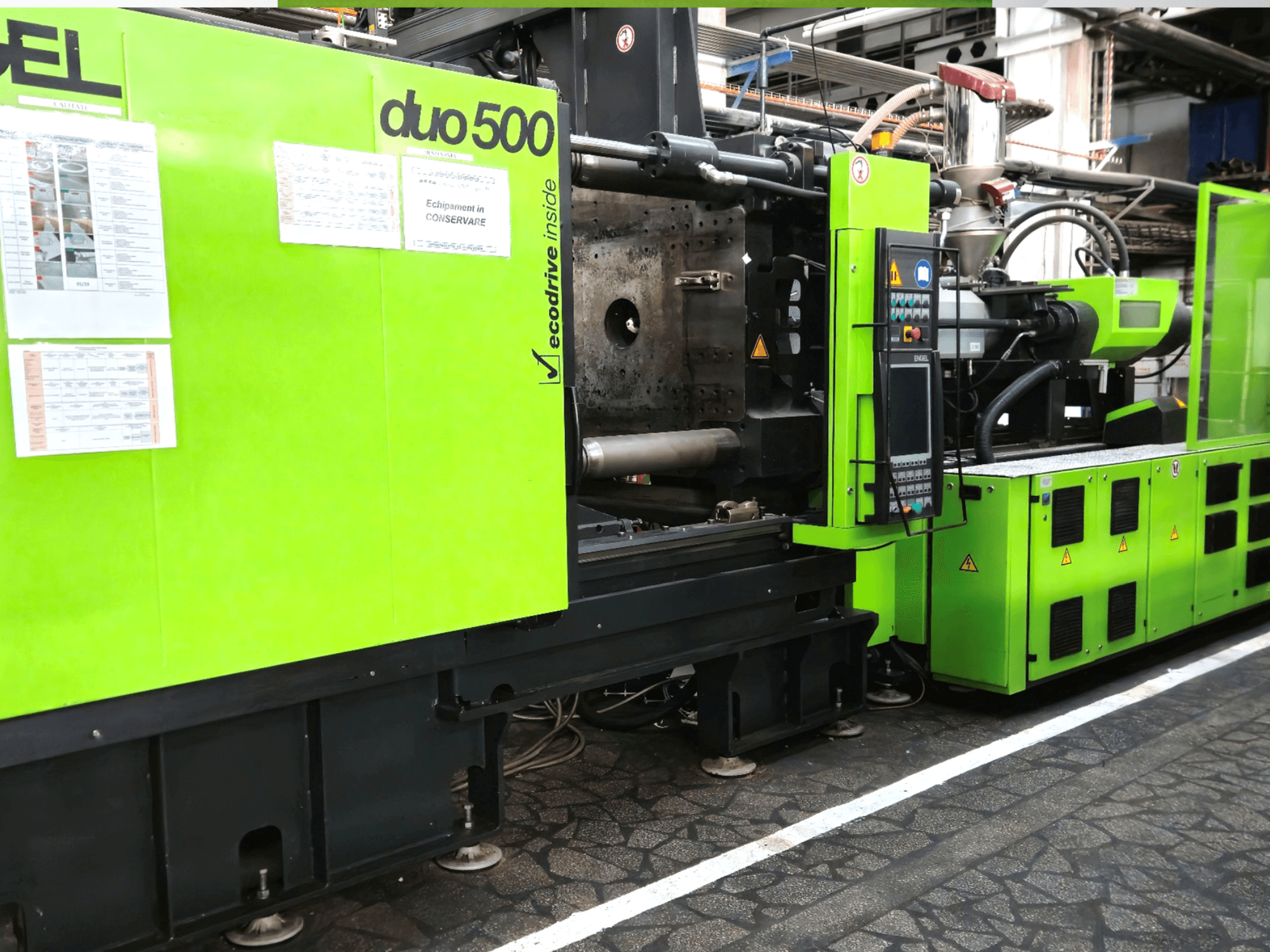 Groene industriële machine Ergotron duo 500, vooraanzicht; met bedieningspaneel, technische details en veiligheidslabels.