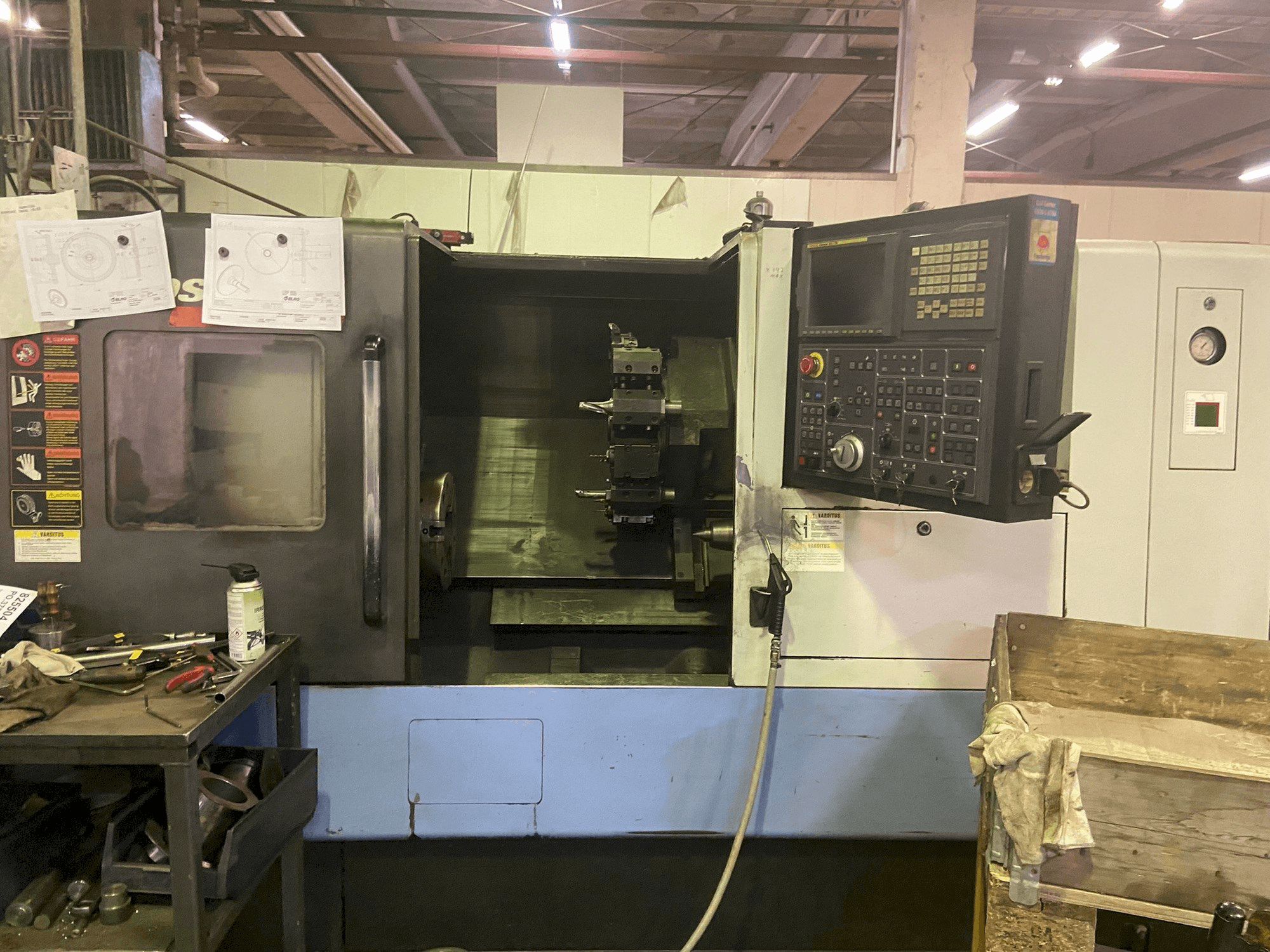 Vooraanzicht van DAEWOO Puma 300 MC machine