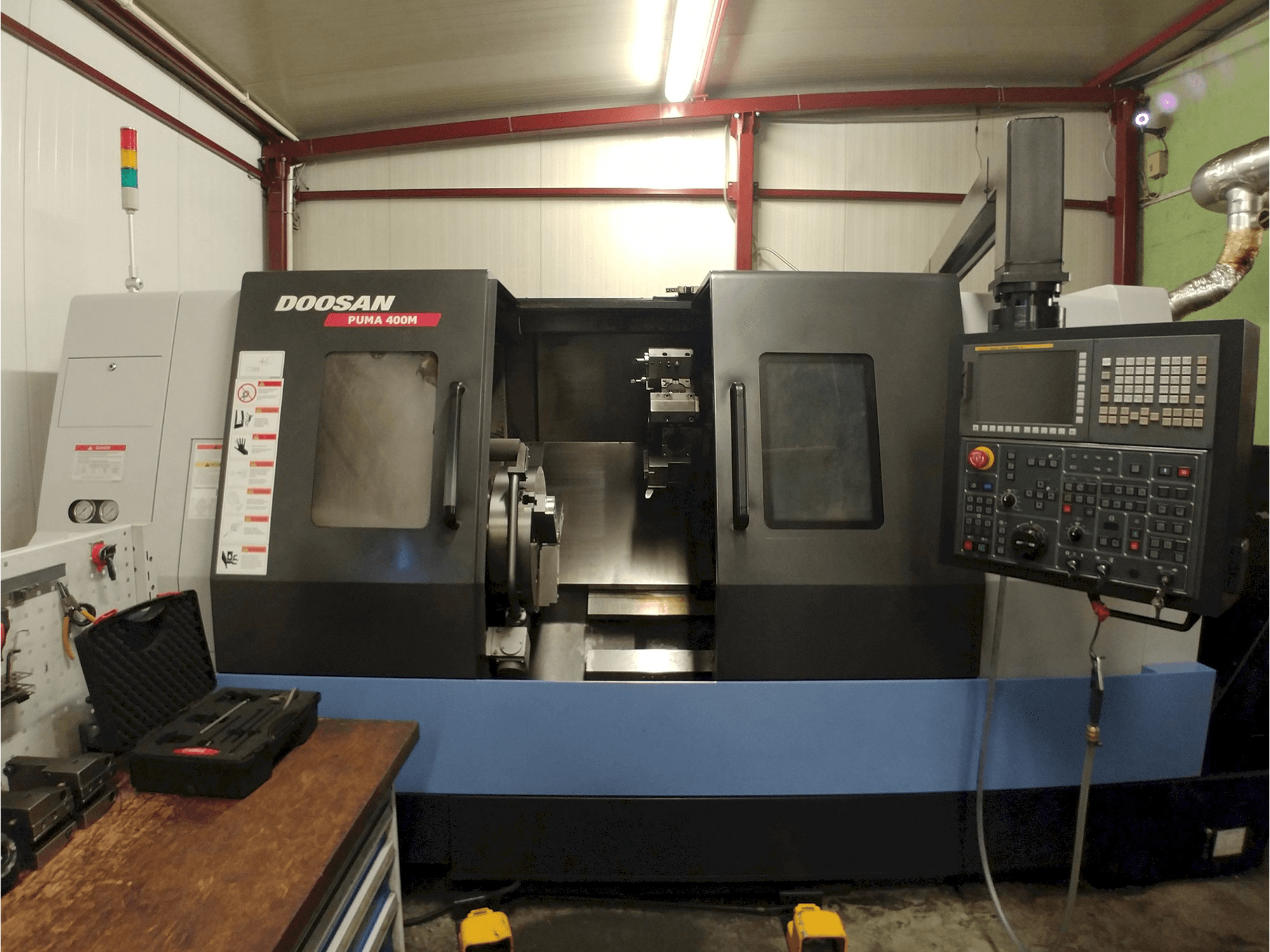 Vooraanzicht van Doosan Puma 400MC machine