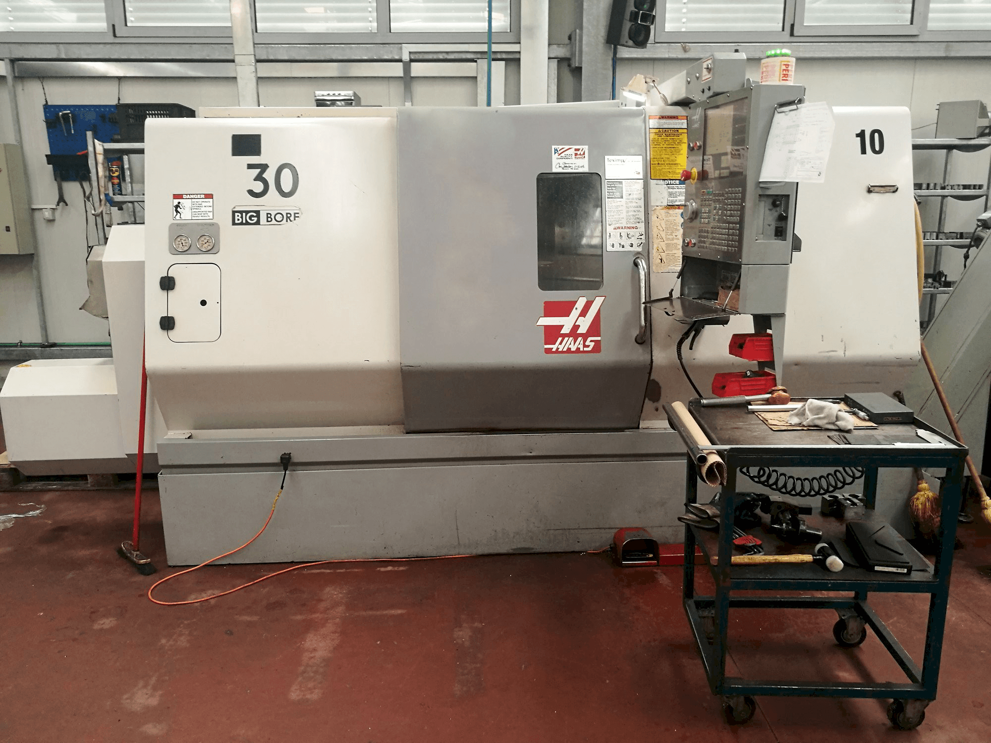 Vooraanzicht van HAAS SL-30THBE machine